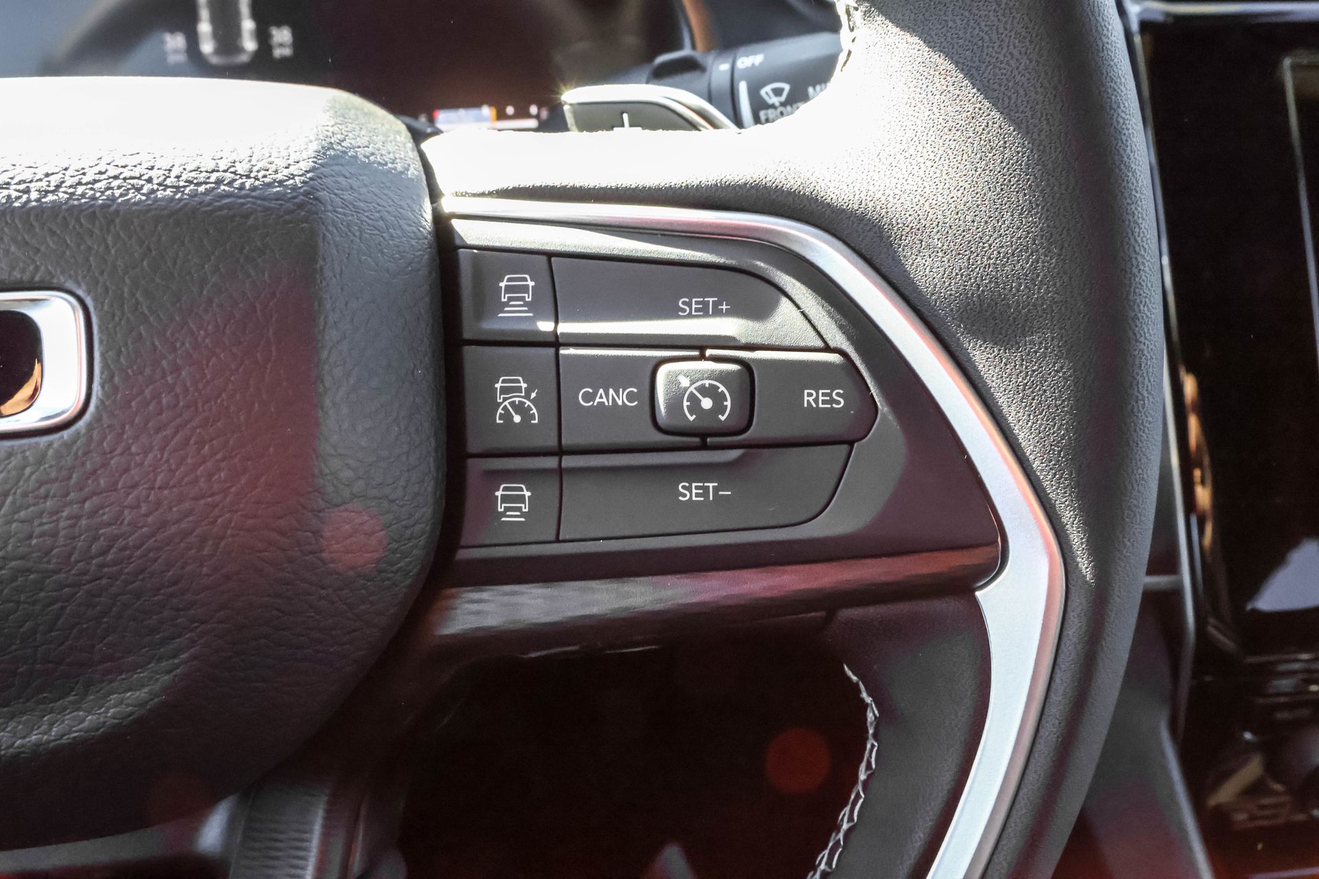 2025 JEEP GRAND CHEROKEE - Image 26