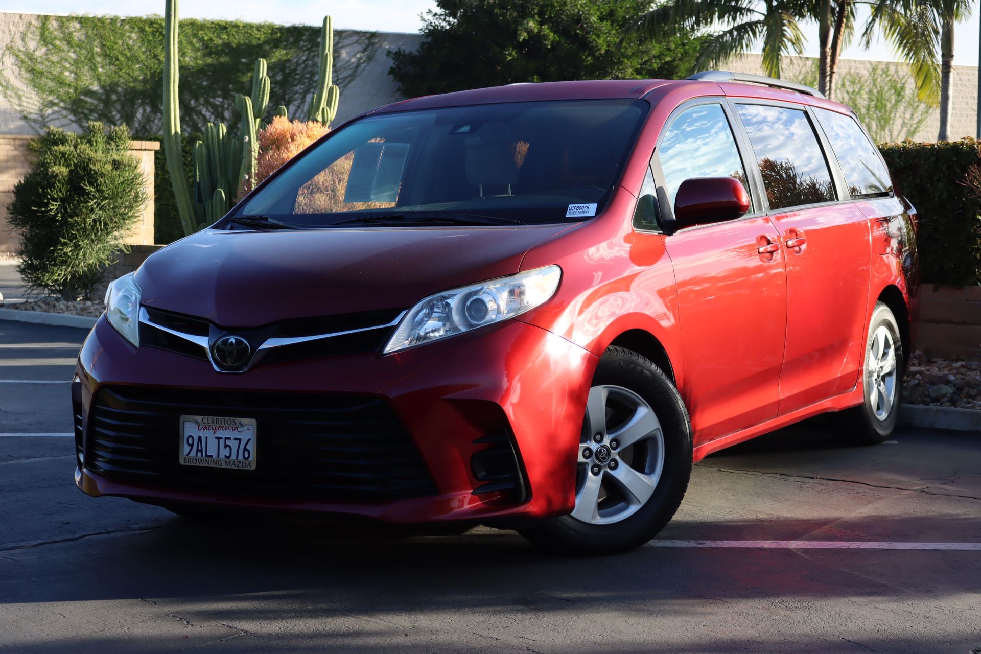 2018 Toyota Sienna LE photo