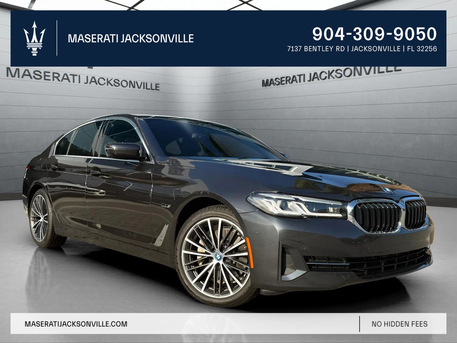 Gray (Dark Graphite Metallic) 2023 BMW 5 Series 530e xDrive Hybrid Plug-in AWD Sedan All-Wheel Drive 8-Speed Automatic