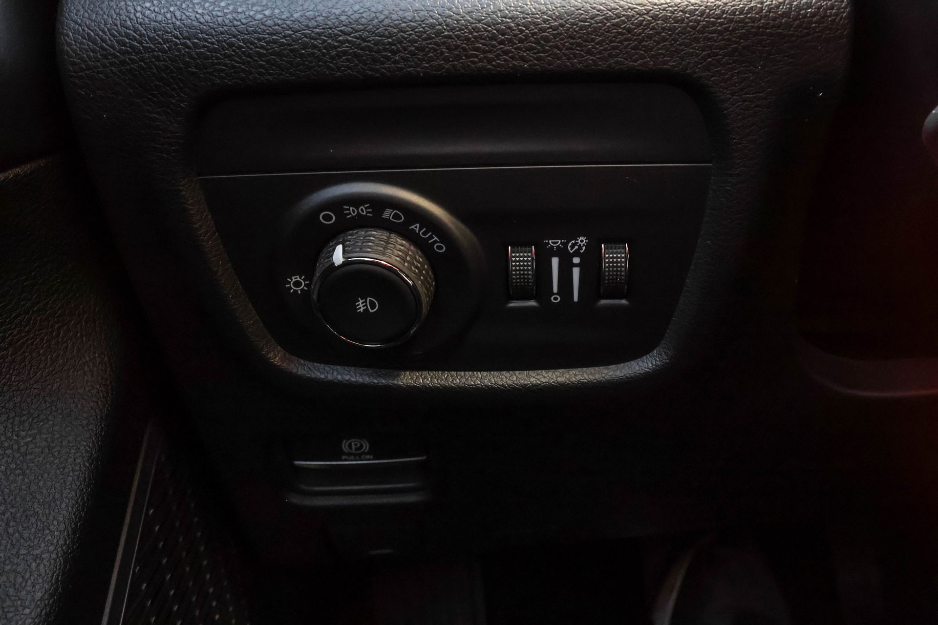 2025 JEEP GRAND CHEROKEE - Image 31