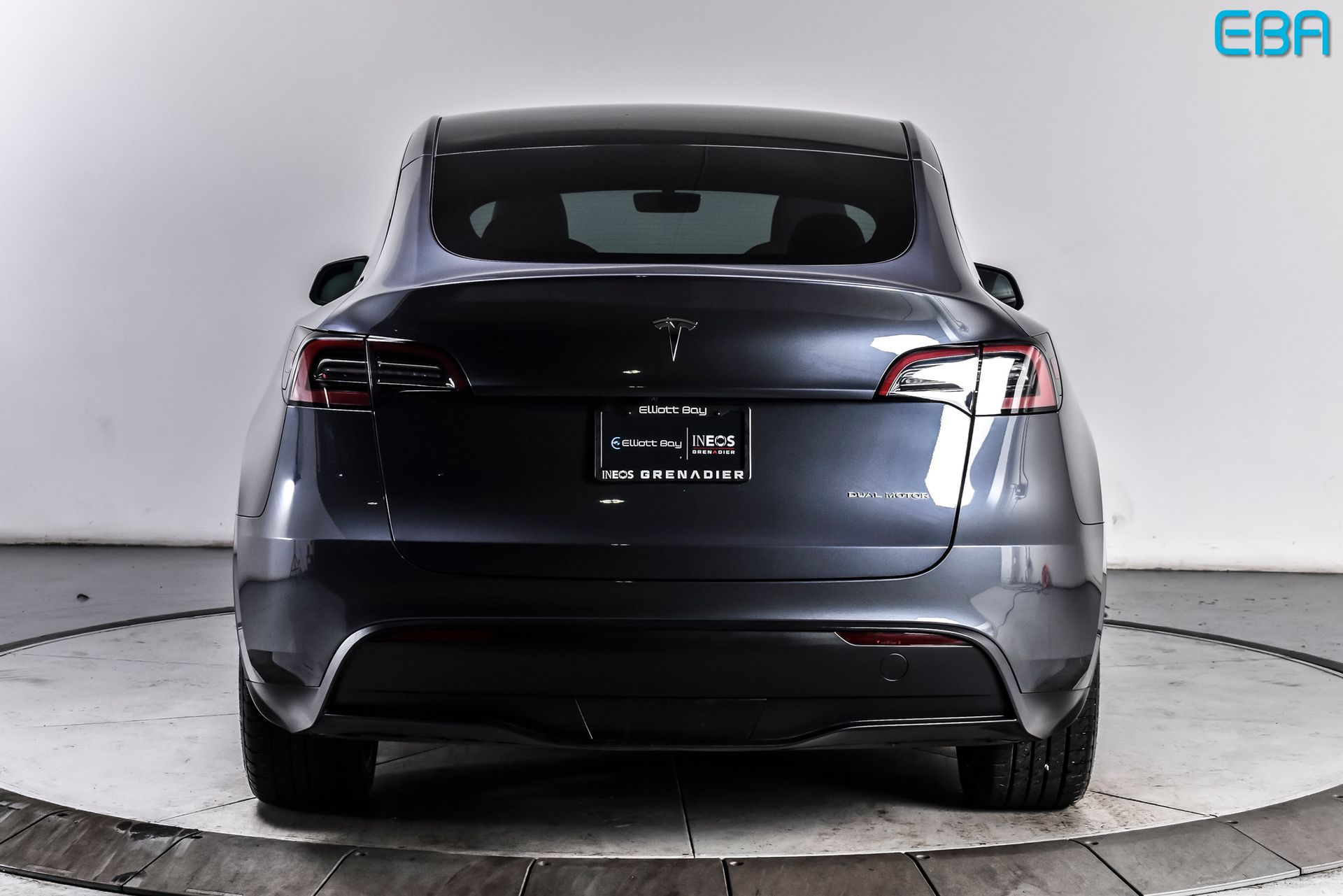 View vehicle photo 5