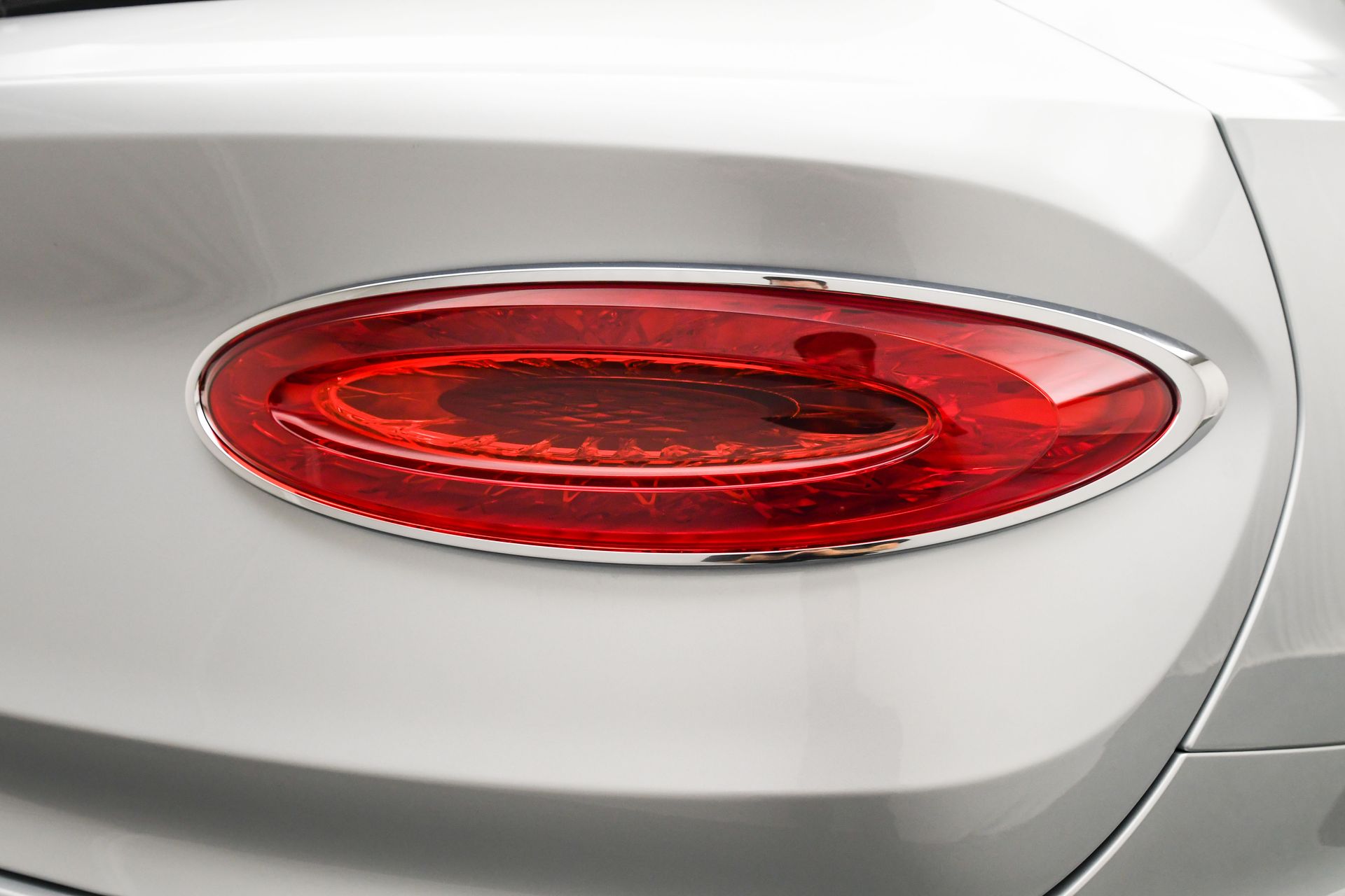 2025 Bentley Bentayga - Photo 25