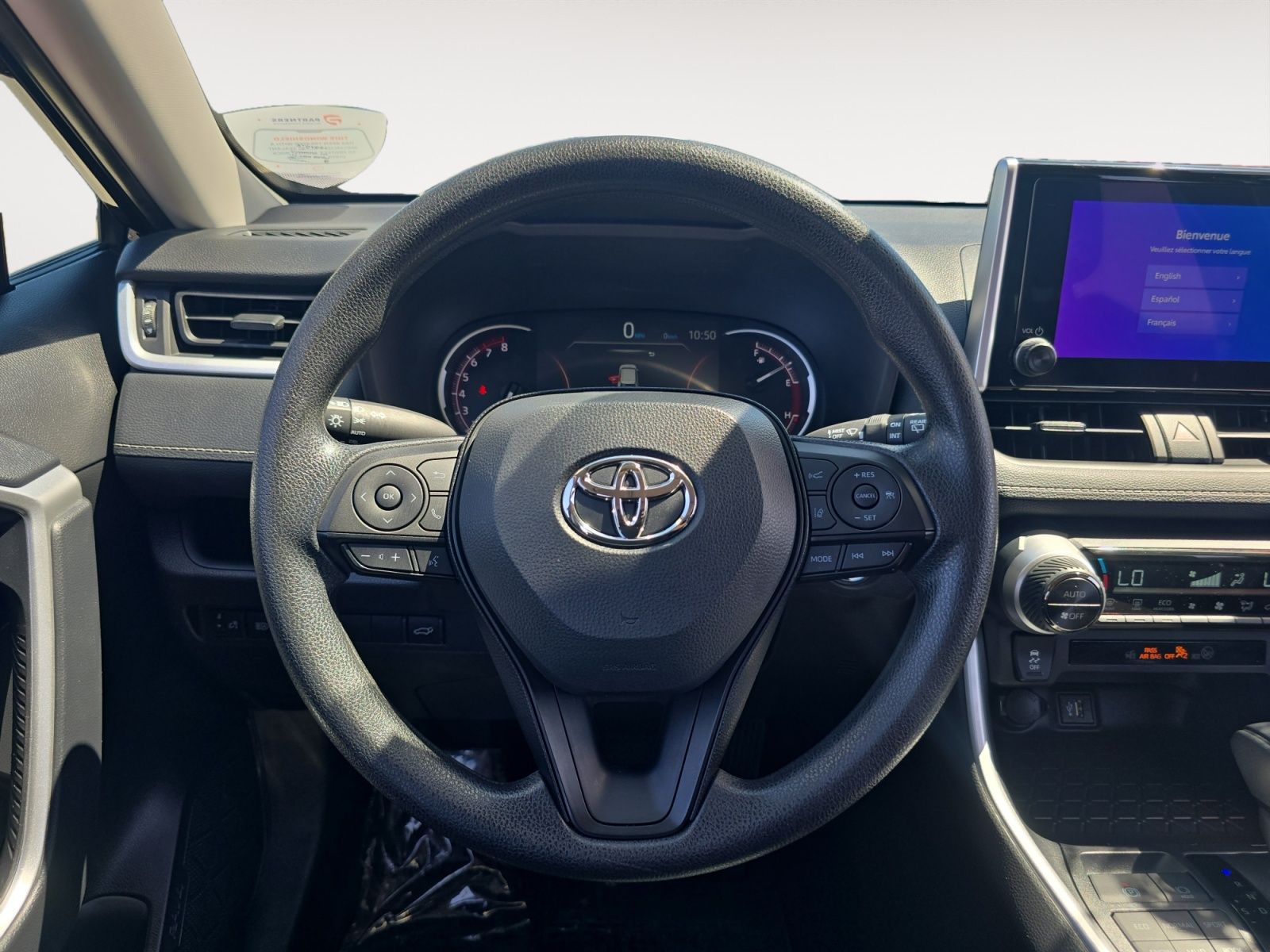 2025 Toyota RAV4 XLE - Photo 12