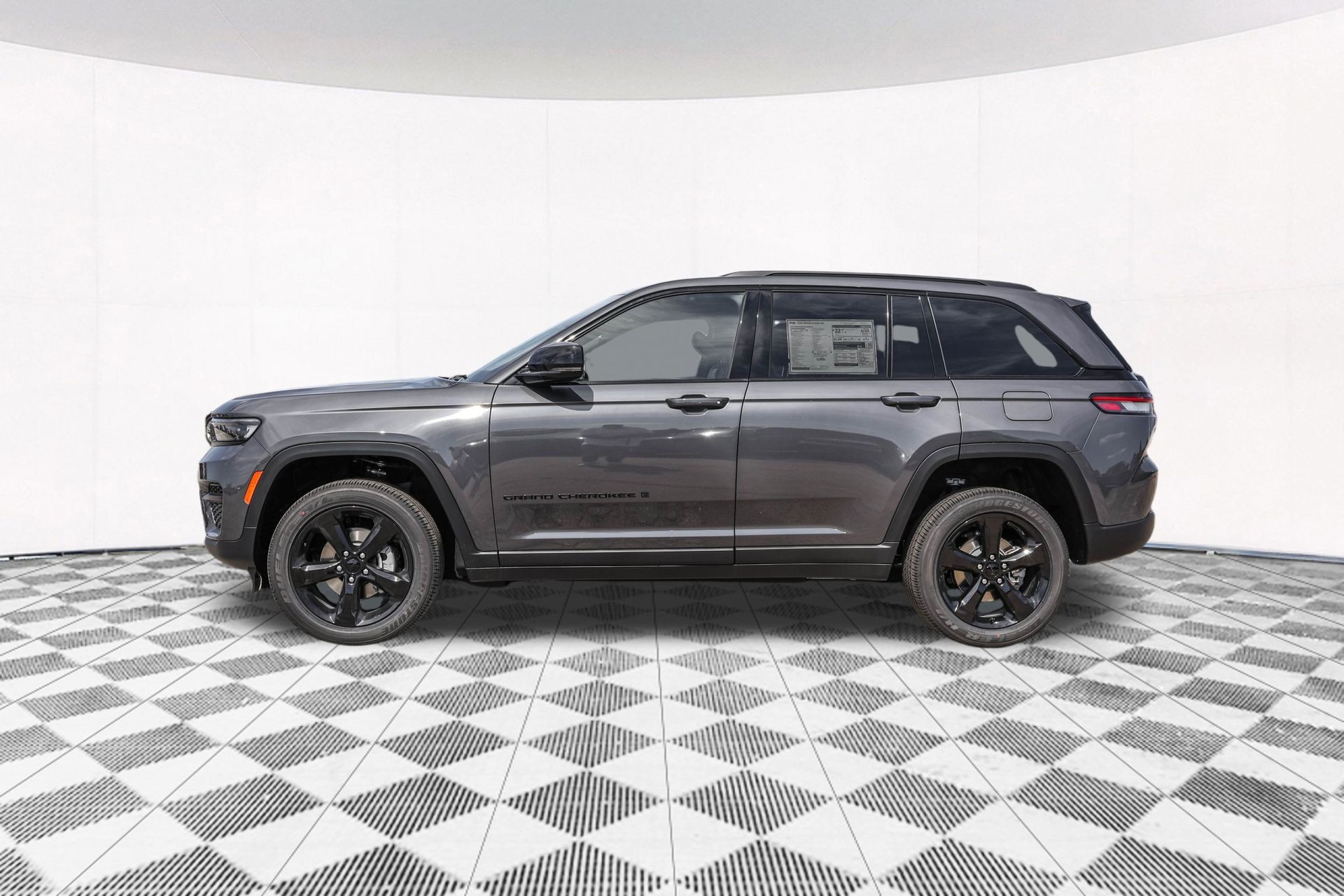 2025 JEEP GRAND CHEROKEE - Image 13