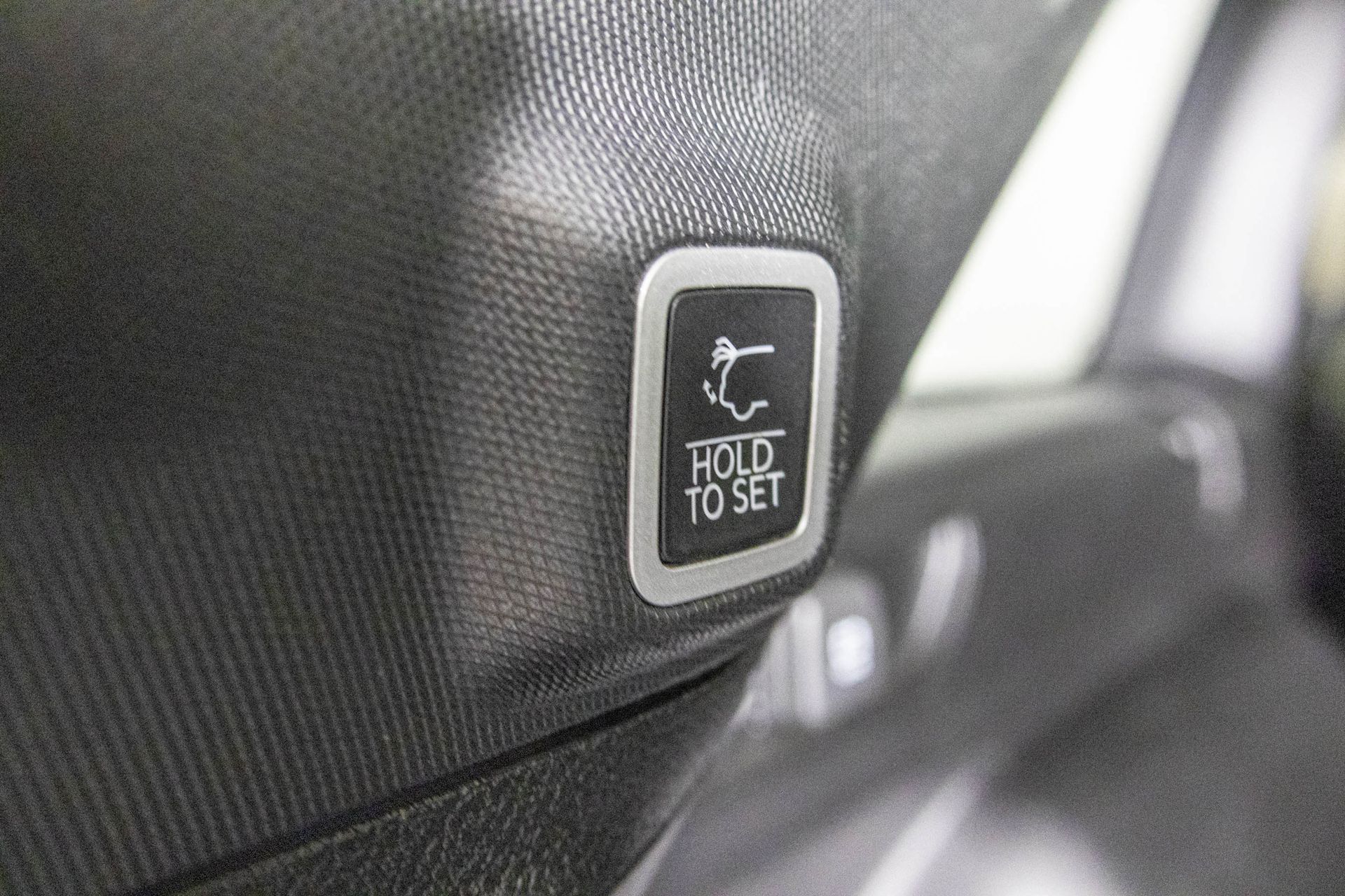 2023 JEEP GRAND CHEROKEE - Image 39