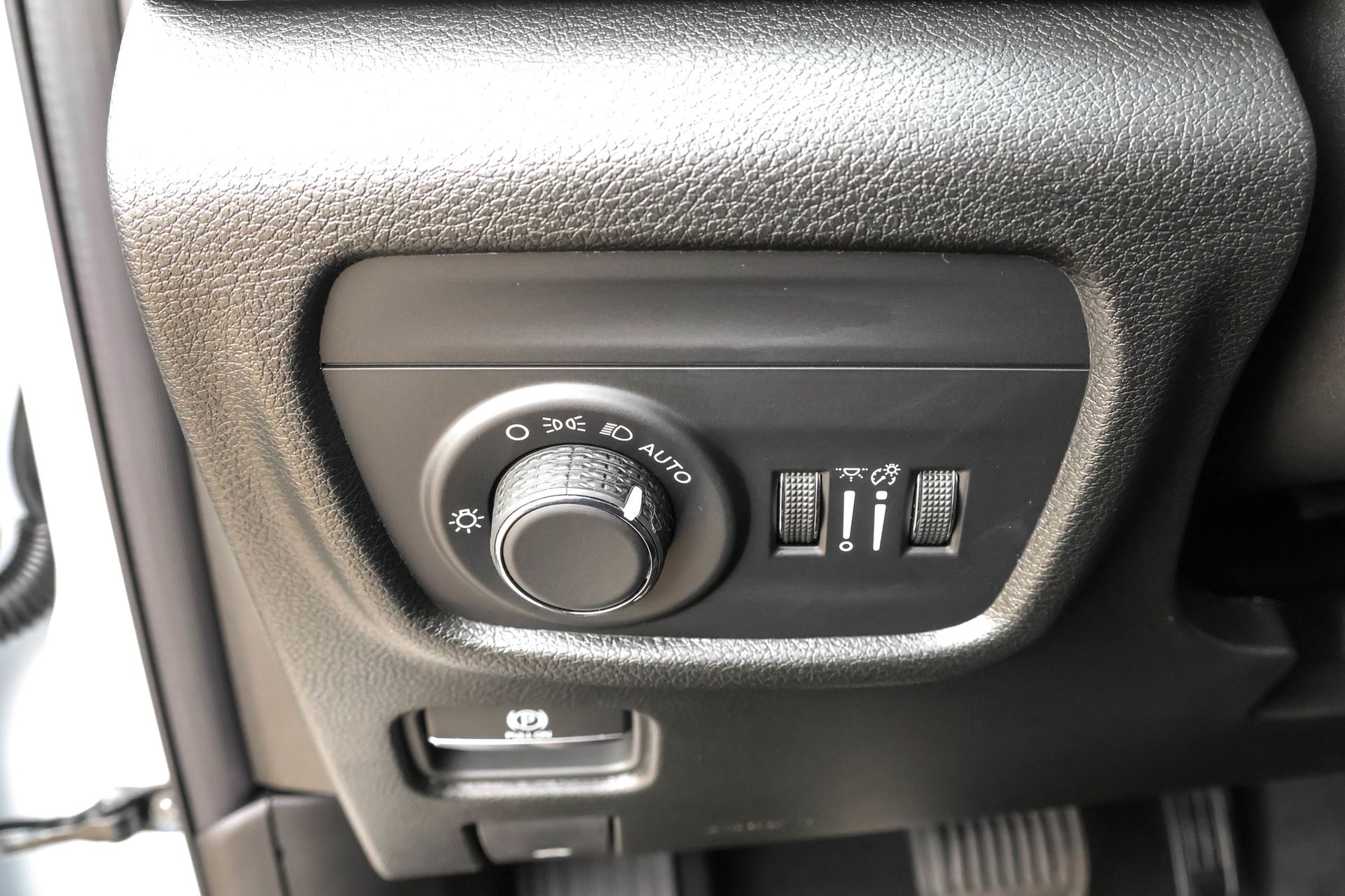 2025 JEEP GRAND CHEROKEE - Image 28