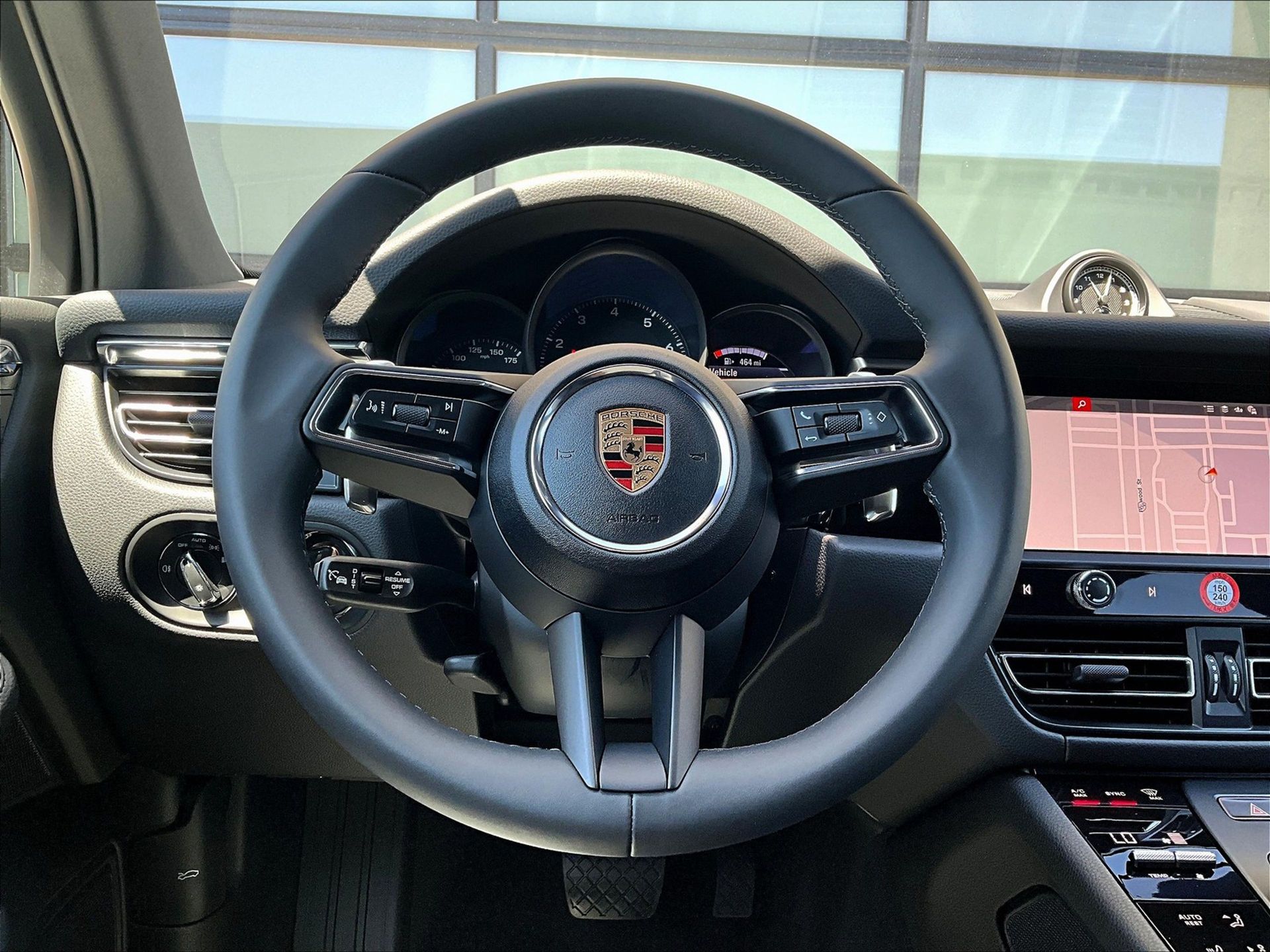 2025 Macan picture #13