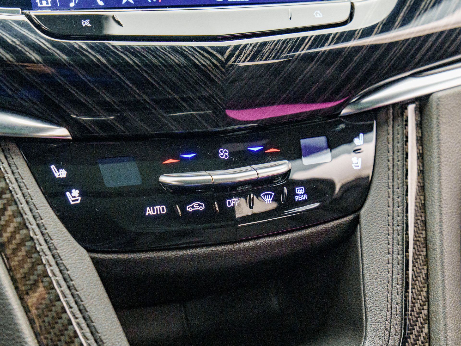 2024 Cadillac XT6 Premium Luxury photo