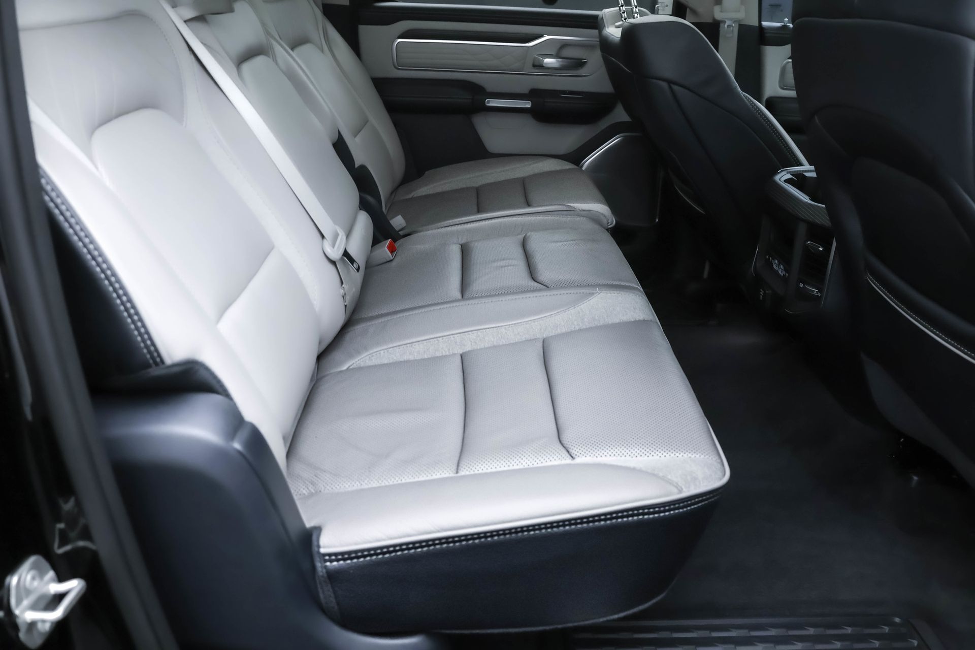 2023 RAM 1500 - Image 31