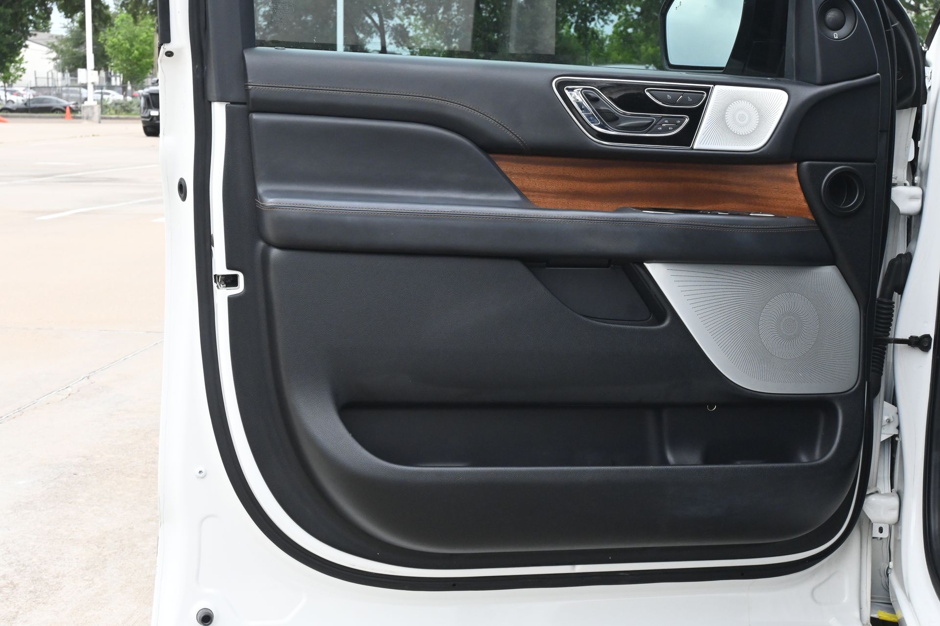 2022 Lincoln Navigator L Black Label White at Classic Chevrolet Galveston