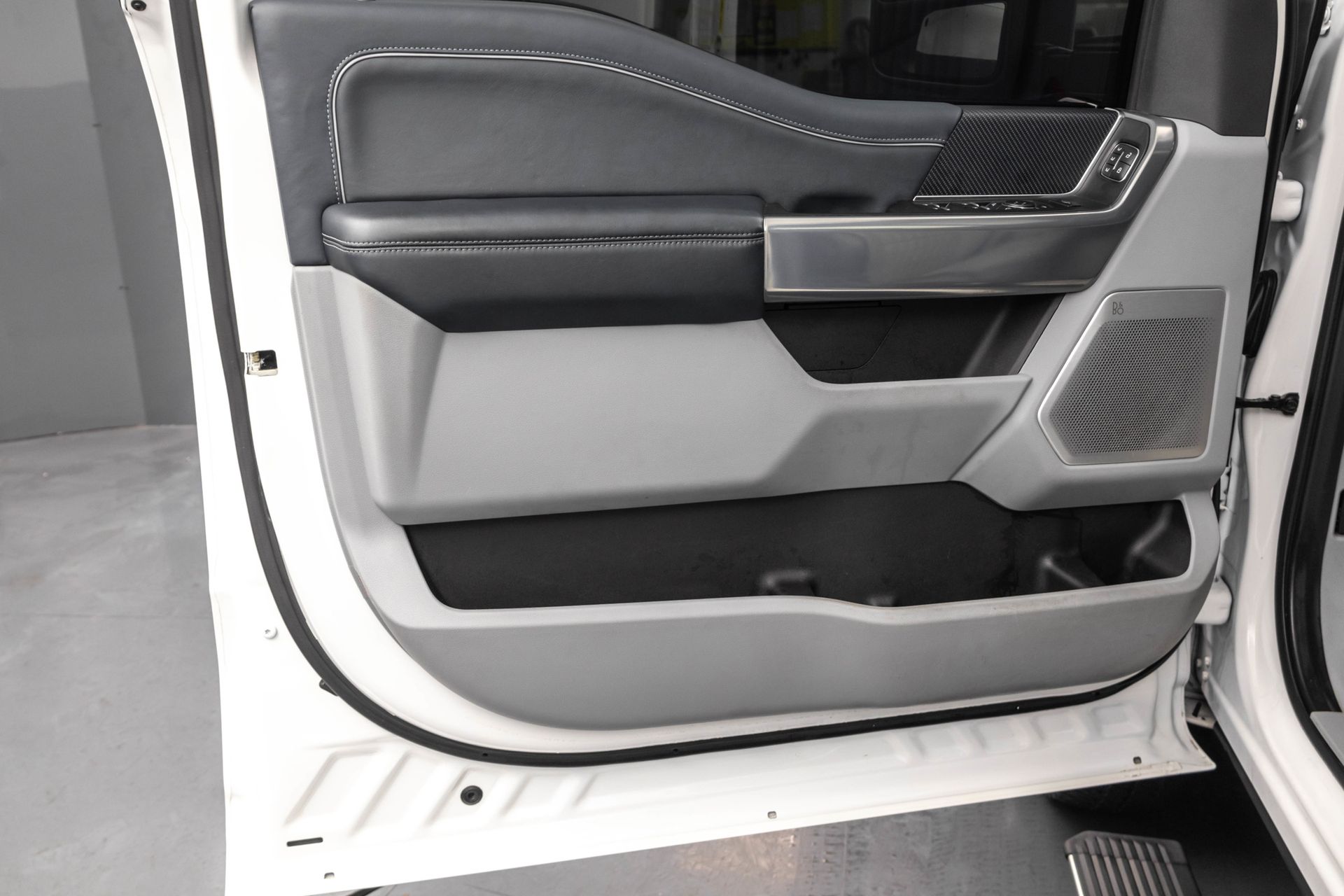 2024 FORD F-350 - Image 30