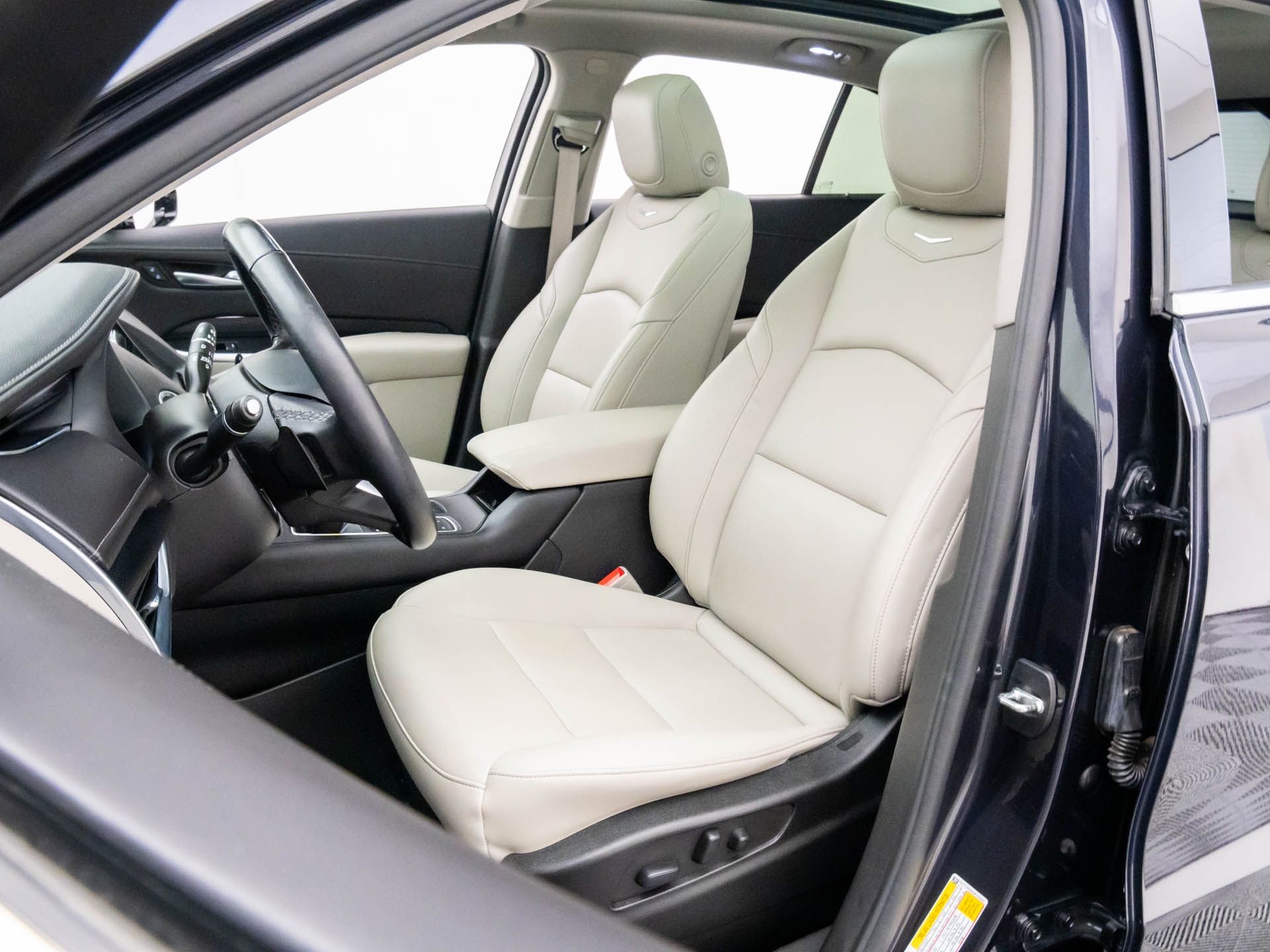 2022 Cadillac XT4 Luxury photo
