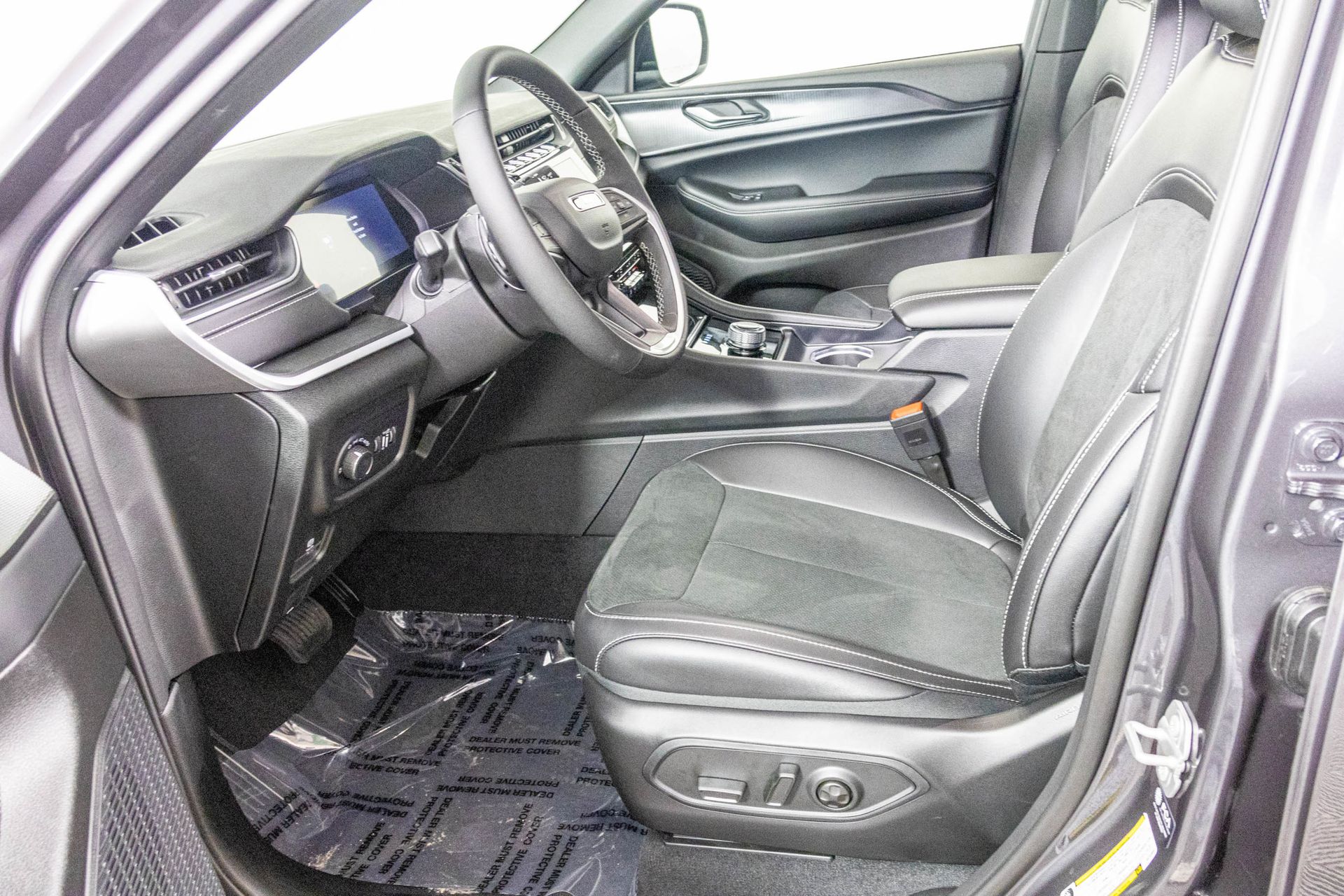 2025 JEEP GRAND CHEROKEE - Image 15