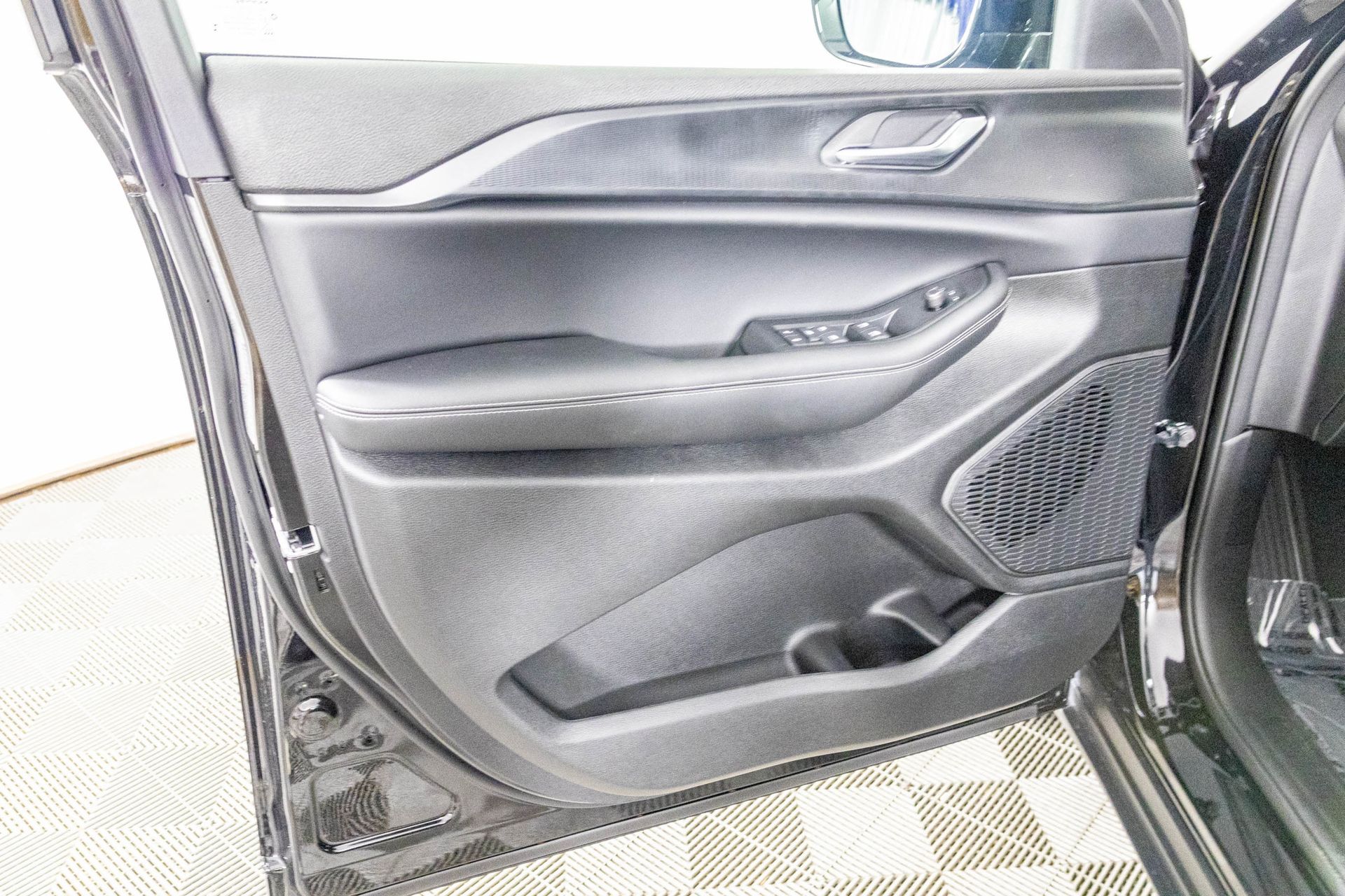 2025 JEEP GRAND CHEROKEE L - Image 14