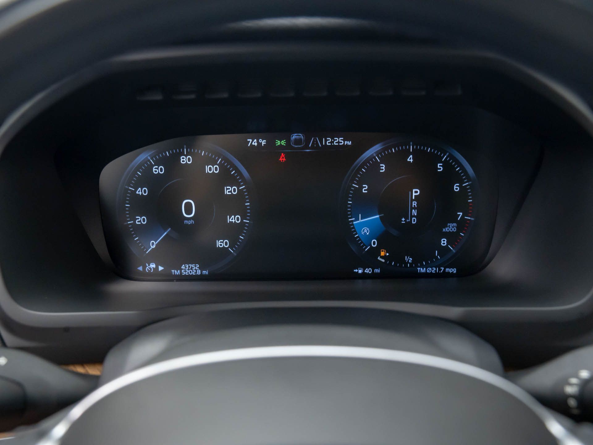 2022 Volvo XC90 T5 Momentum photo