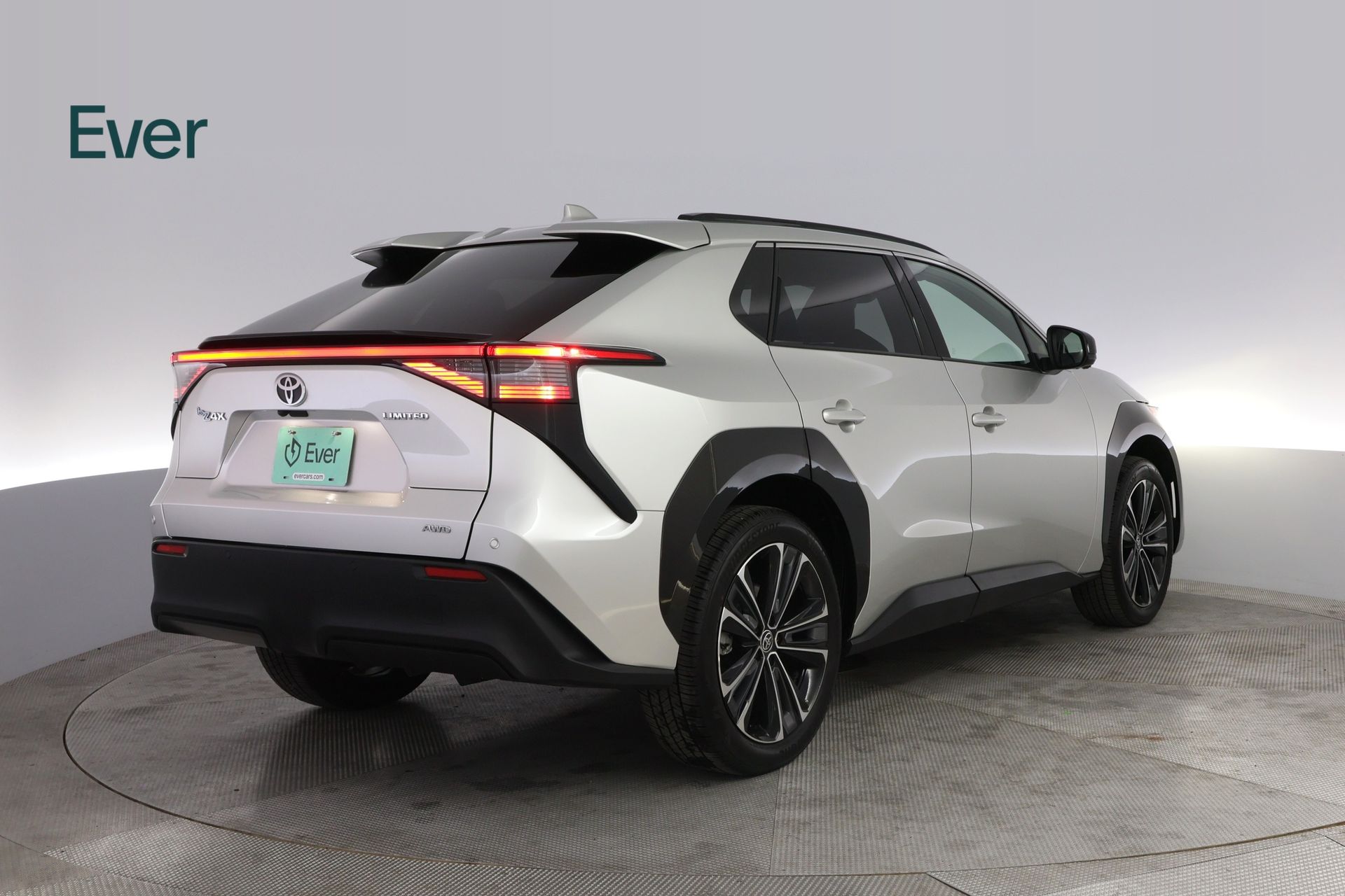 View vehicle photo 3