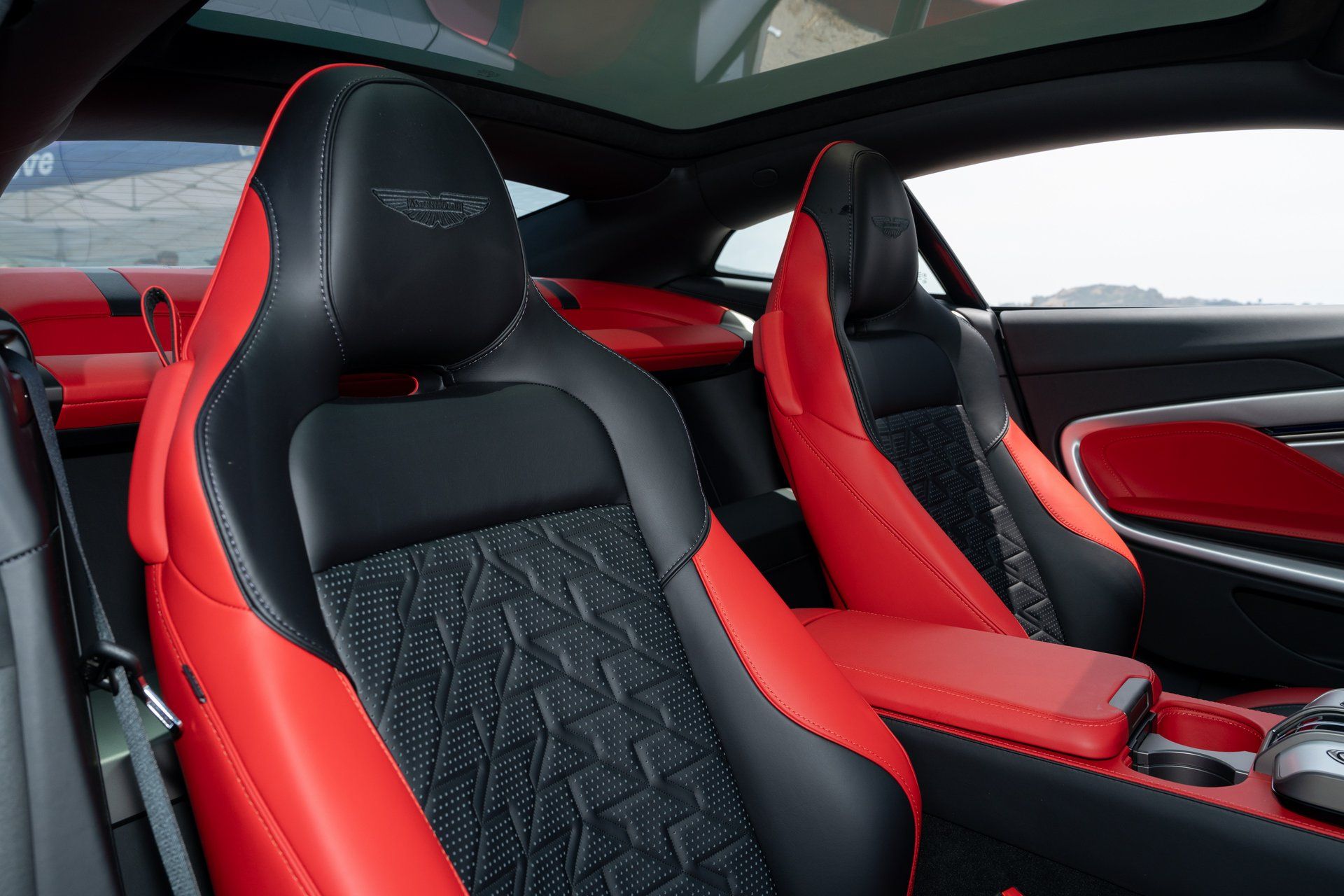 2025 Aston Martin Vanquish Base - Photo 17