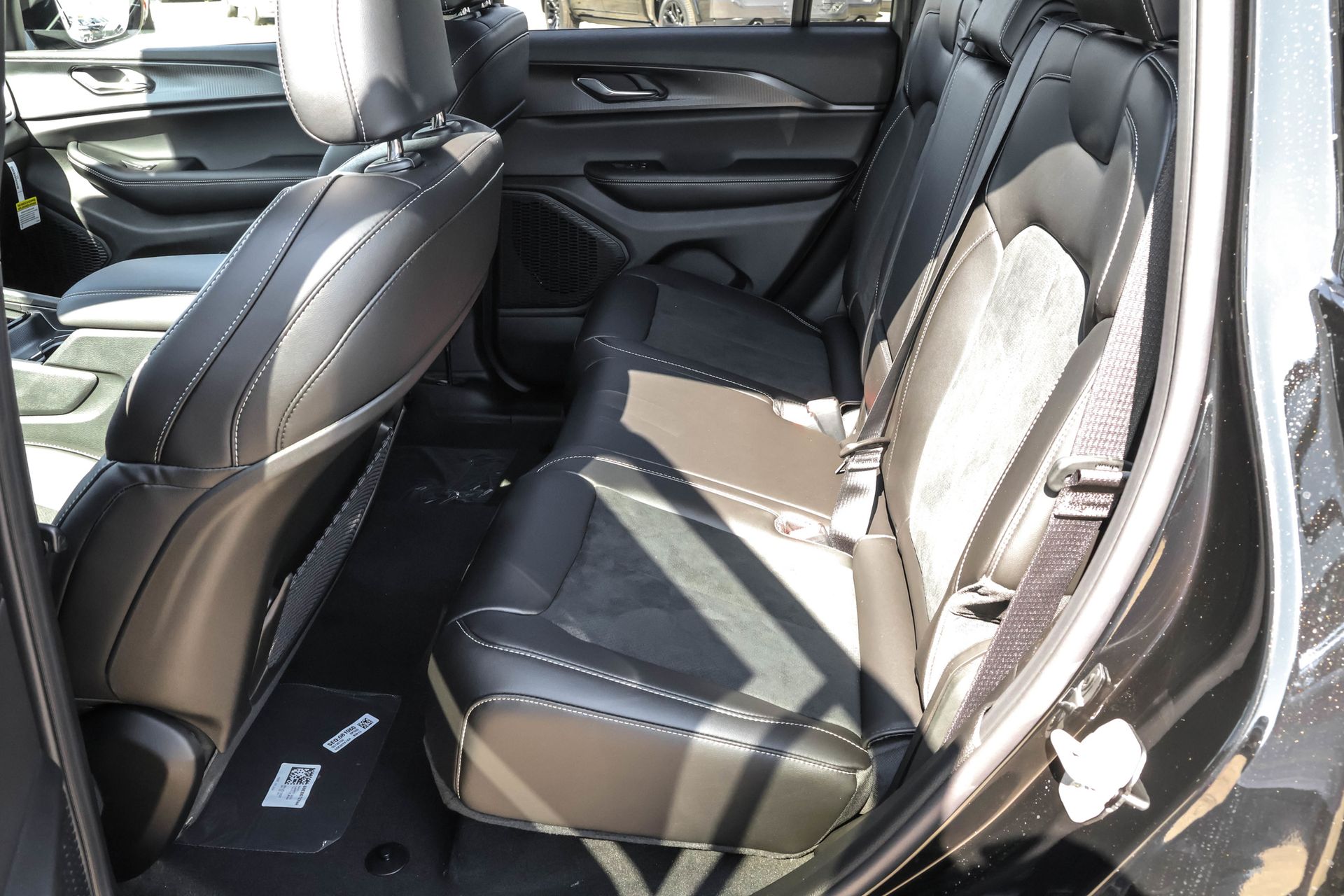 2025 JEEP GRAND CHEROKEE - Image 15