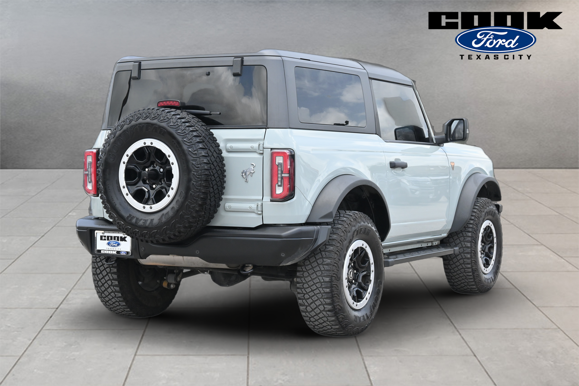 2023 Ford Bronco Badlands Gray at Shottenkirk Kia Fort Bend