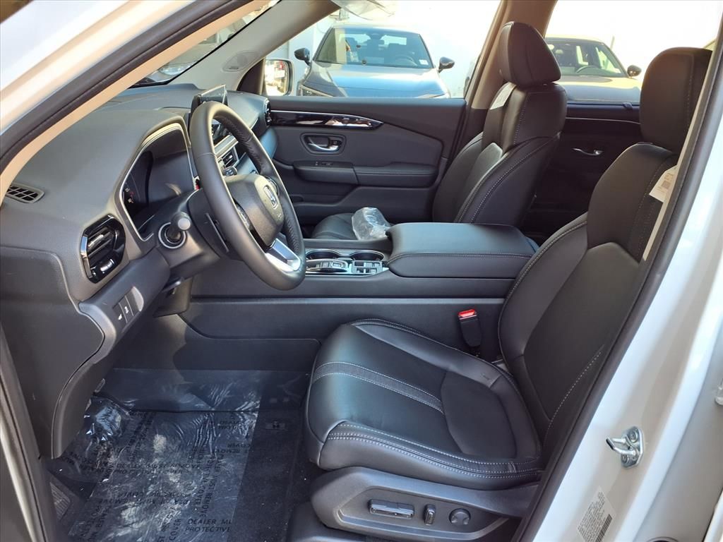 new 2025 Honda Pilot car, priced at $51,550