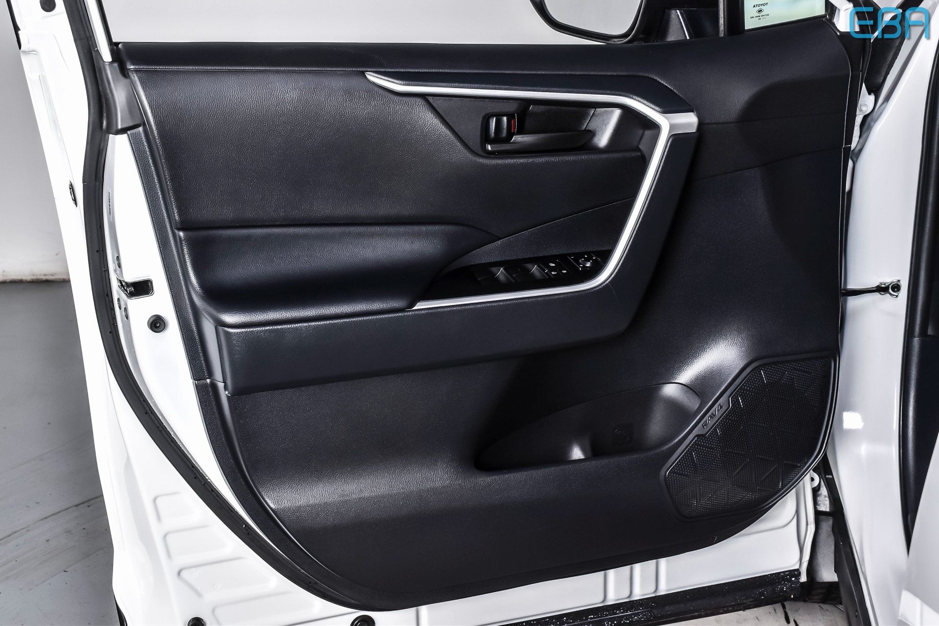 2025 Toyota RAV4 LE - Photo 15