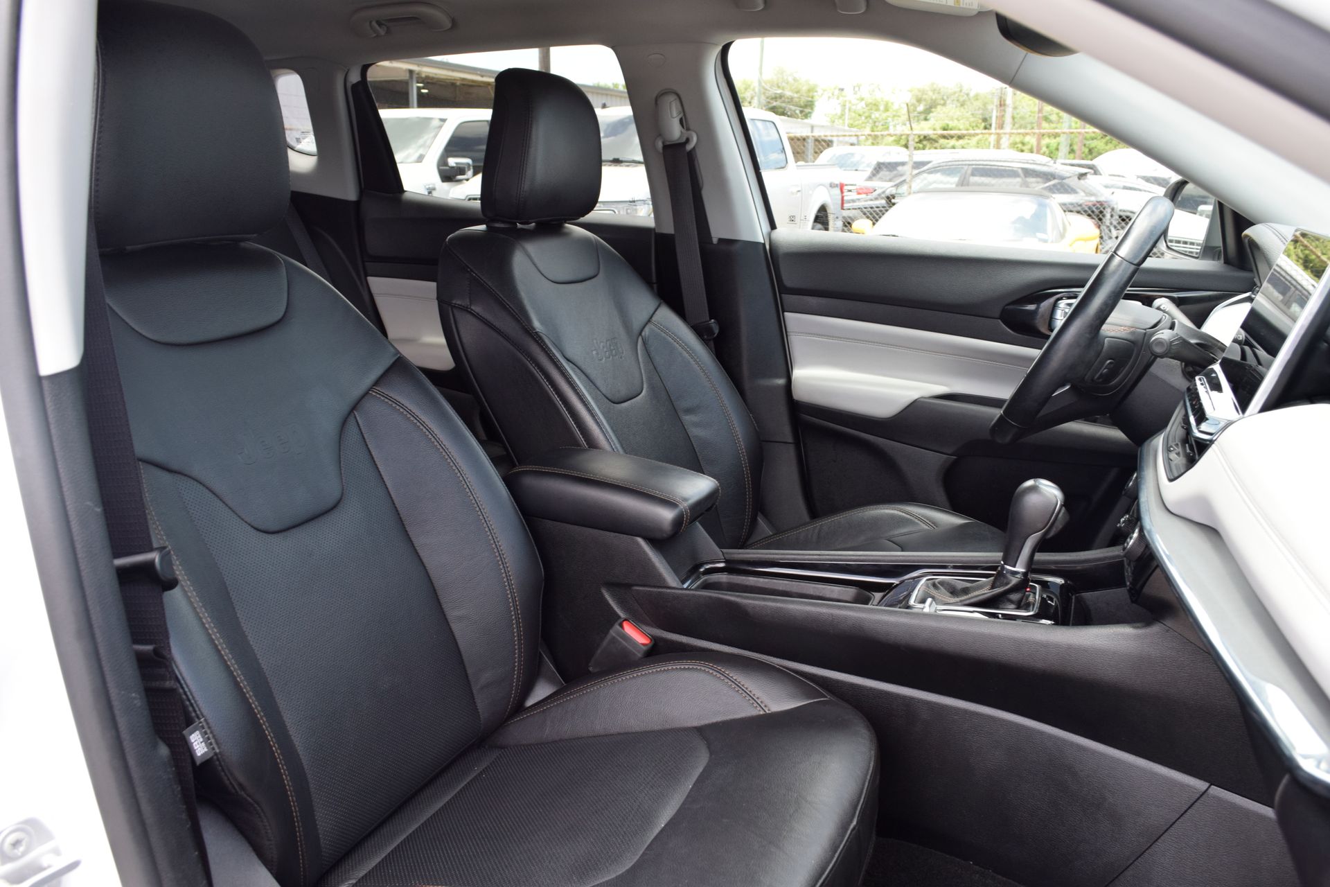 2022 Jeep Compass Limited White at Texan Dodge Chrysler Jeep Ram