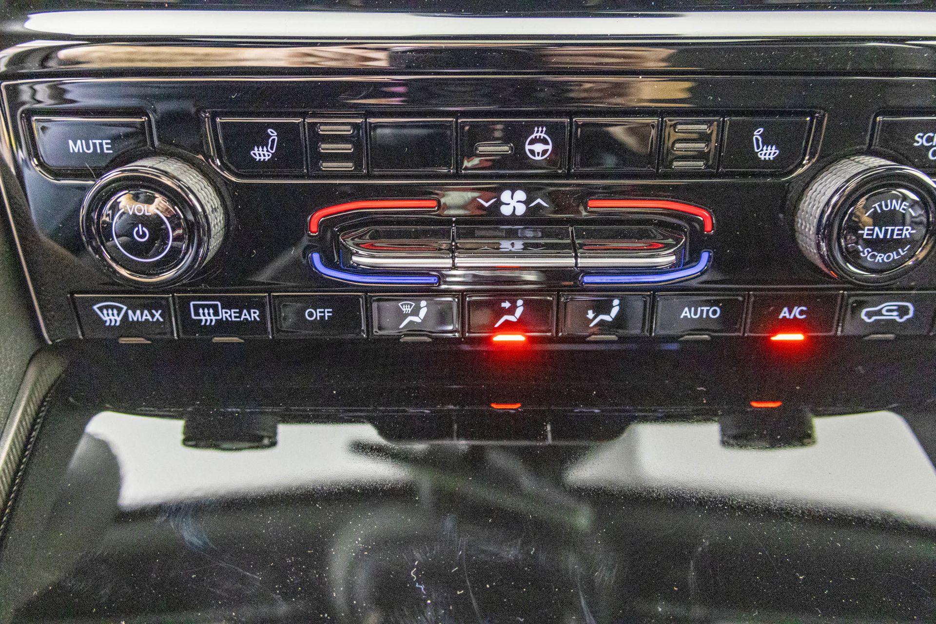 2025 JEEP GRAND CHEROKEE - Image 23