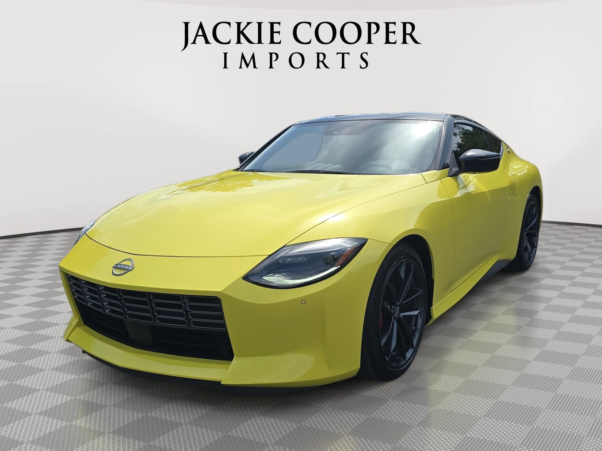 Ikazuchi Yellow Pearl Tricoat/Super Black 2024 Nissan Z Coupe Rear-Wheel Drive 9-Speed Automatic