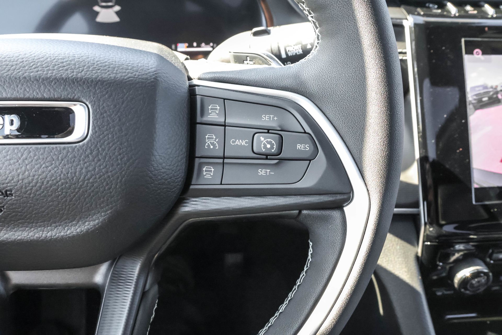 2025 JEEP GRAND CHEROKEE - Image 26