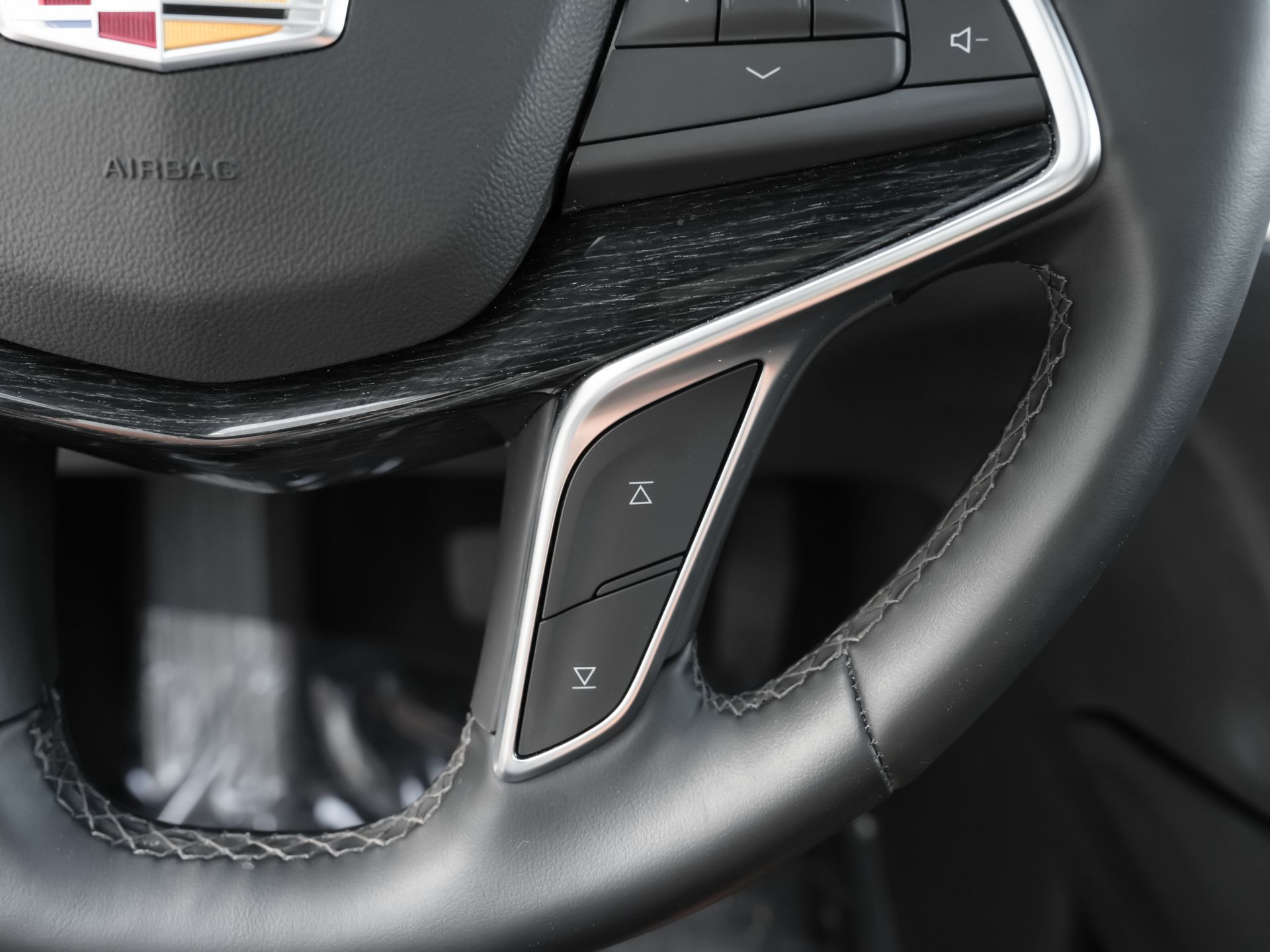 used 2025 Cadillac XT5 car, priced at $40,300