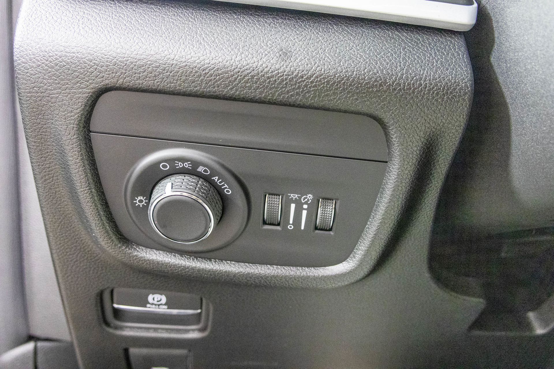 2025 JEEP GRAND CHEROKEE L - Image 18