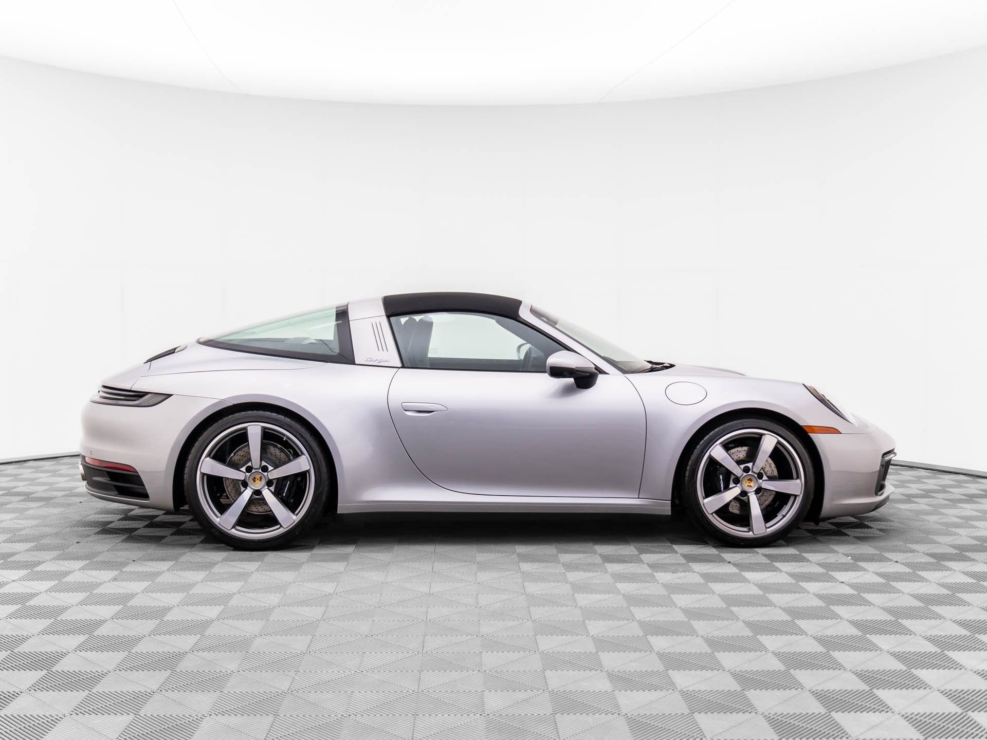 2024 Porsche 911 Targa 4S photo