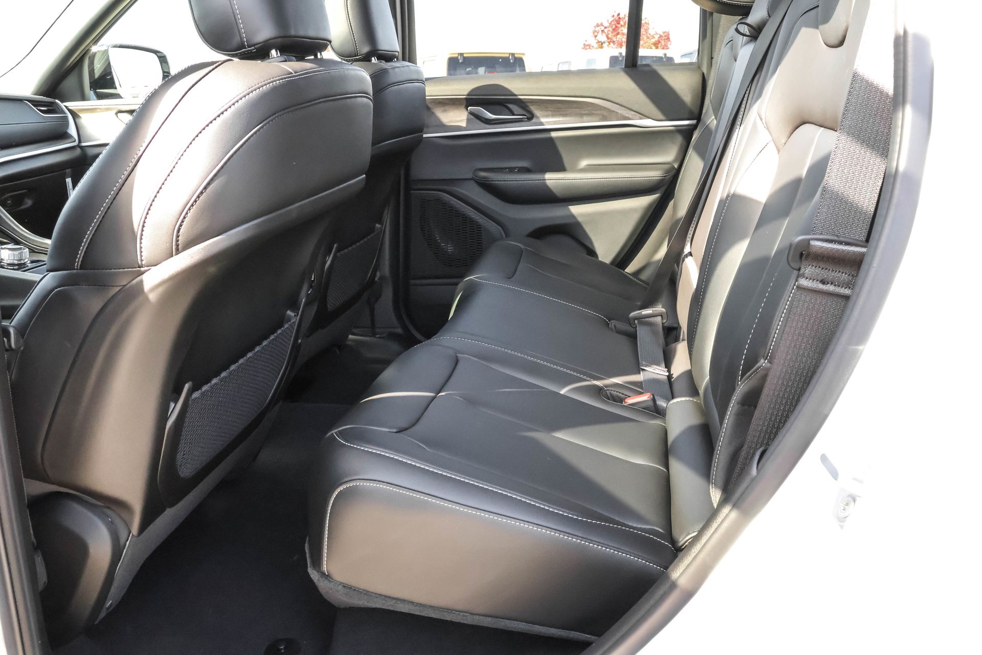 2025 JEEP GRAND CHEROKEE - Image 14