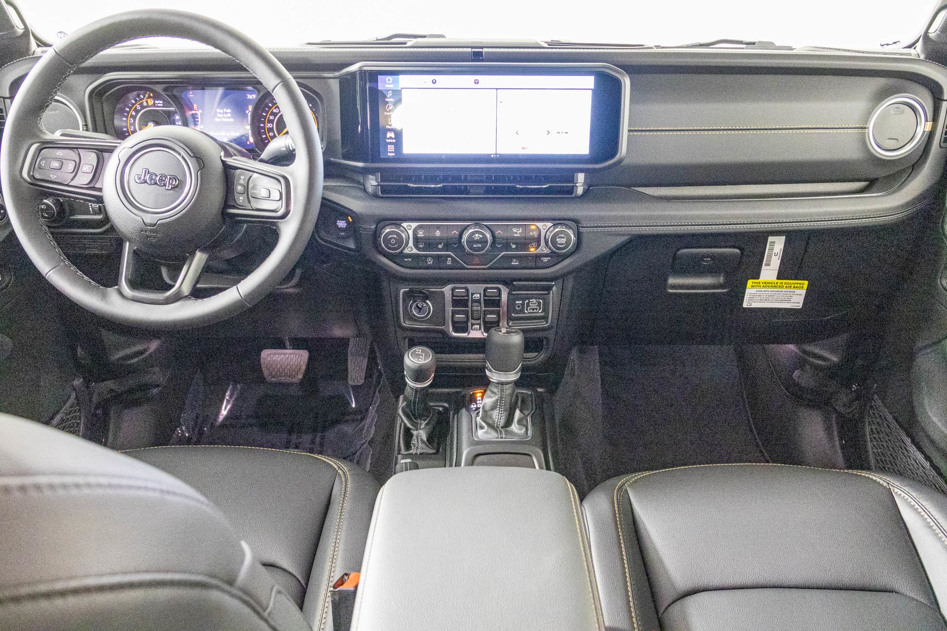 2025 JEEP GLADIATOR - Image 28