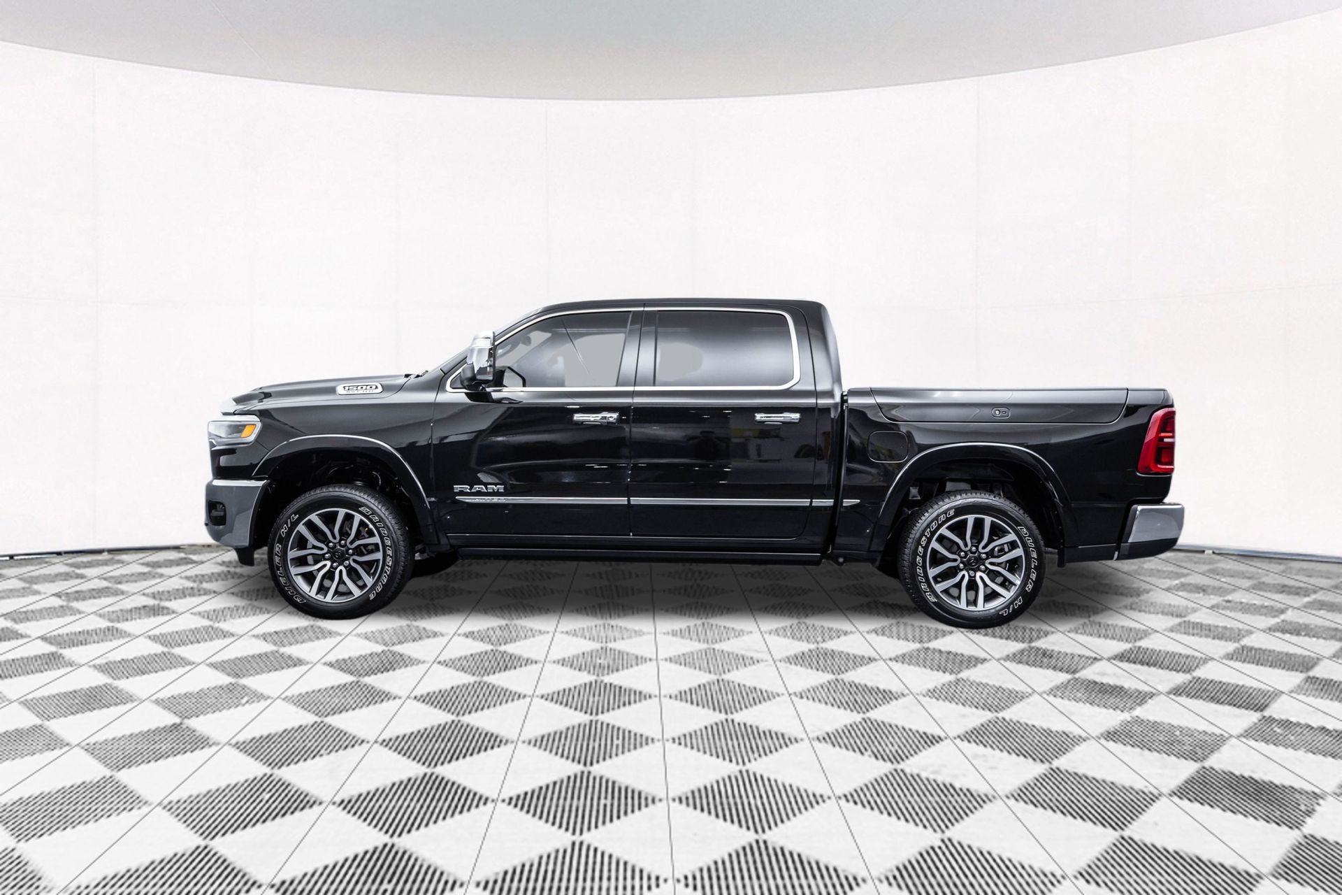 2025 RAM 1500 - Image 7