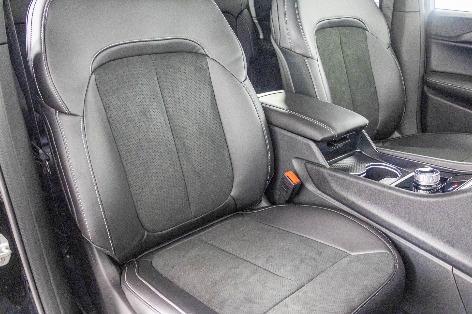 2025 JEEP GRAND CHEROKEE L - Image 38