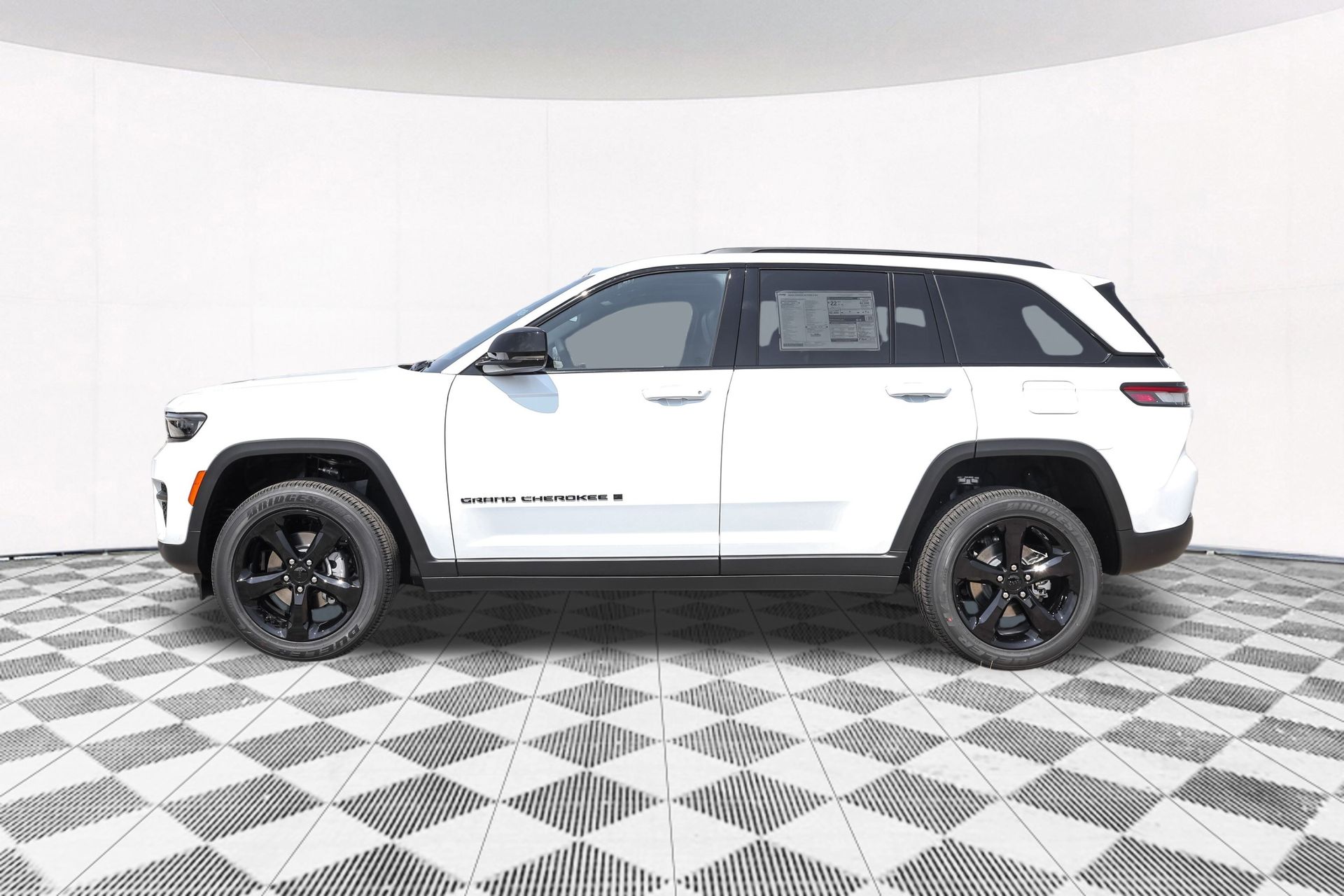2025 JEEP GRAND CHEROKEE - Image 13