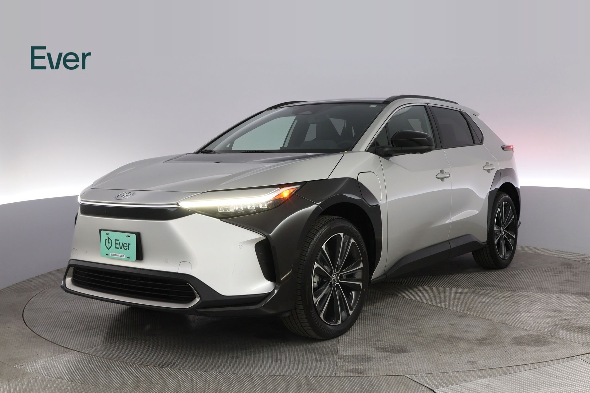 View vehicle photo 2