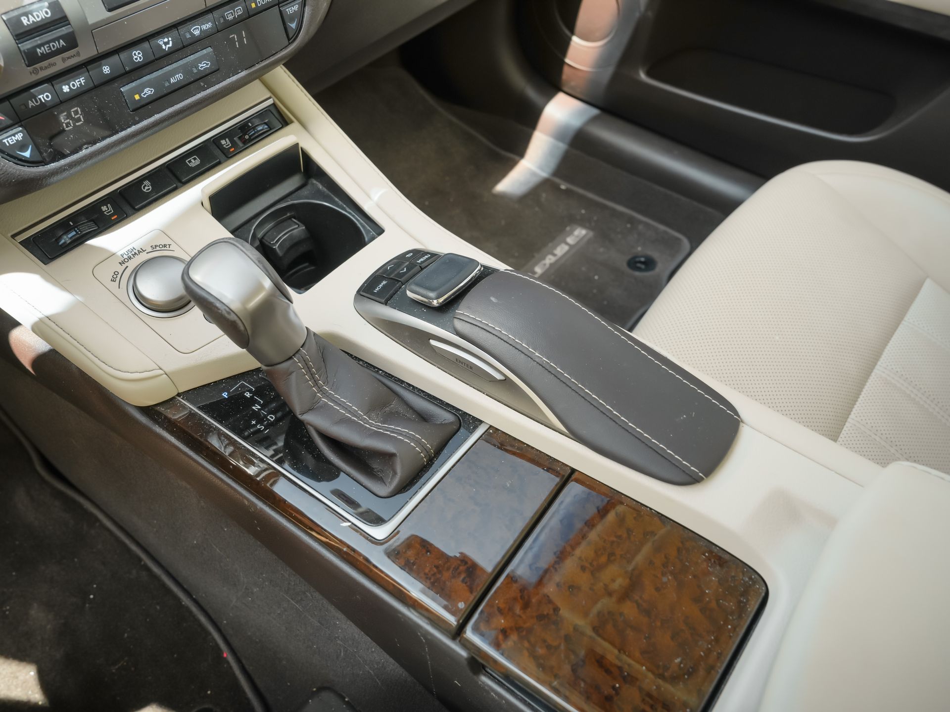 used 2018 Lexus ES car, priced at $26,300