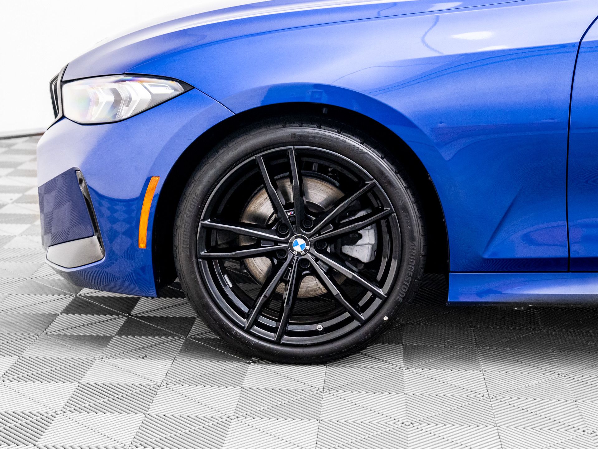 2023 BMW 3-Series 330i xDrive photo