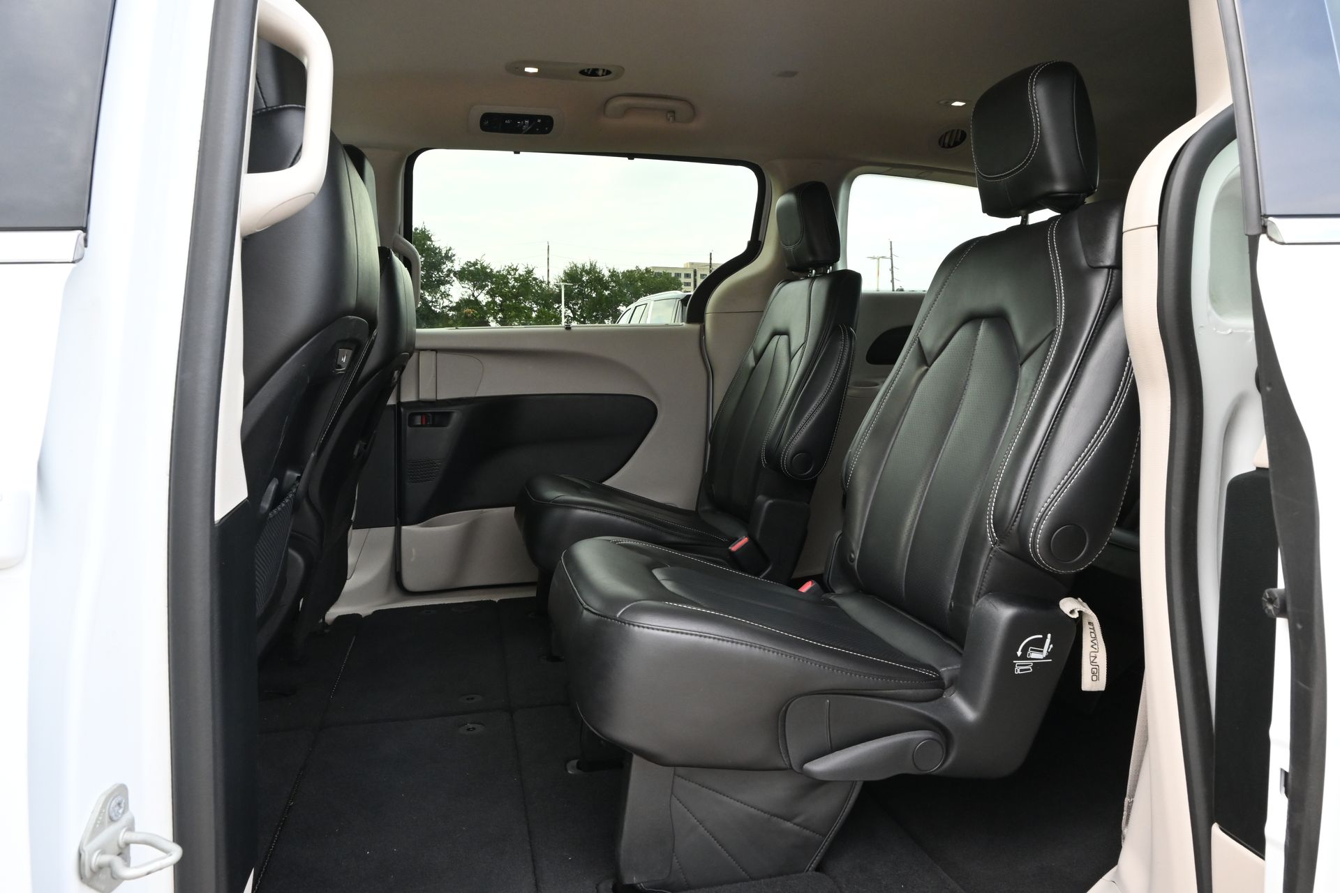 2023 Chrysler Pacifica Touring L White at Durrett Motor Company
