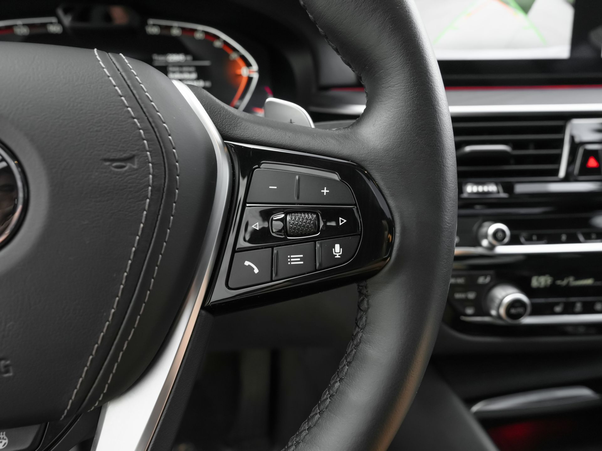 2023 BMW 5 Series 540i - Photo 18