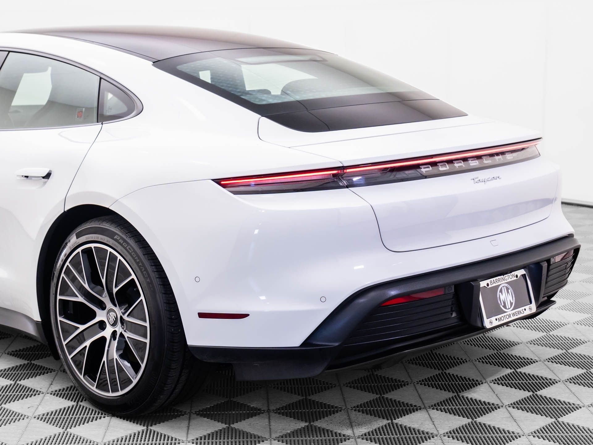 2022 Porsche Taycan  photo