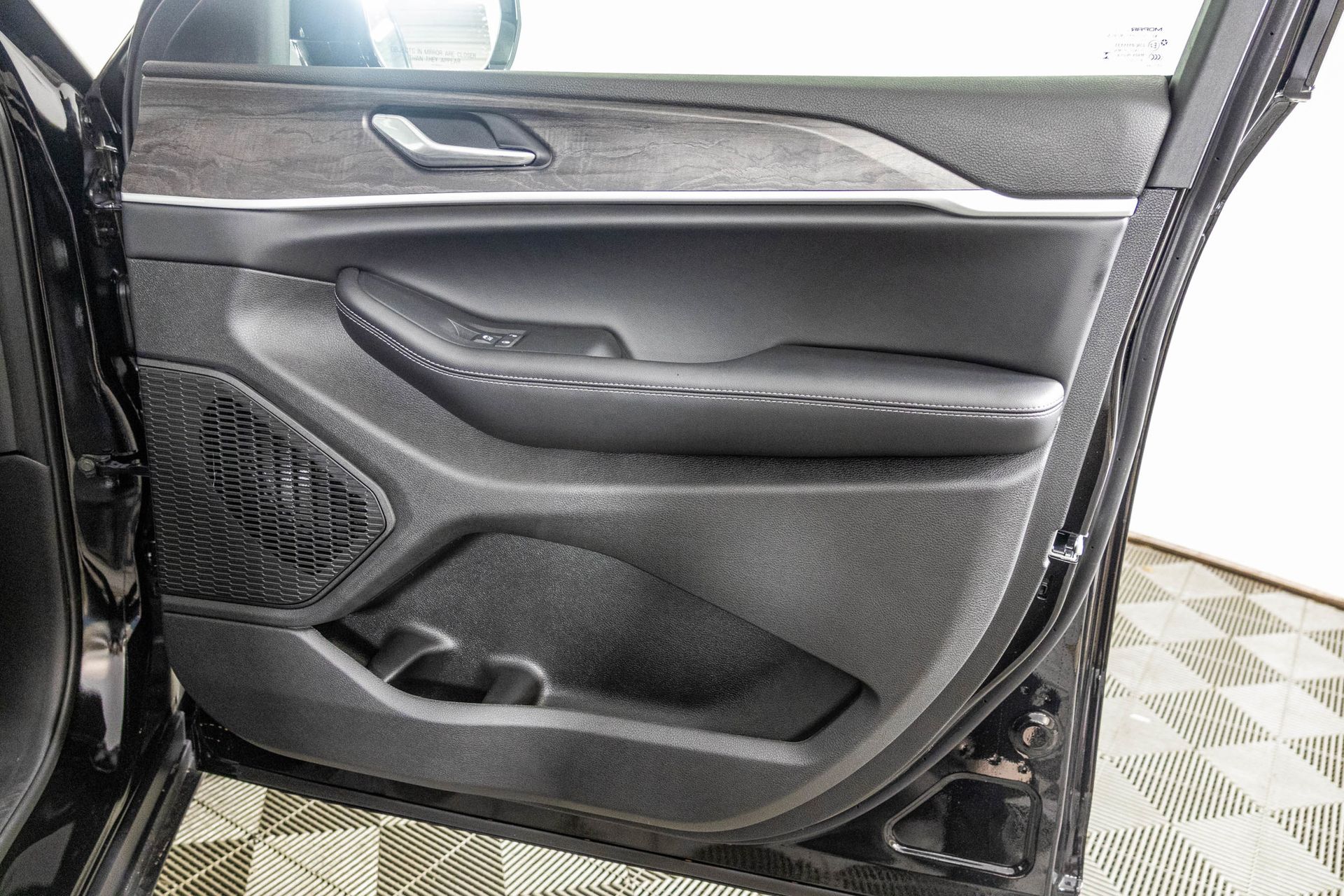 2025 JEEP GRAND CHEROKEE - Image 40