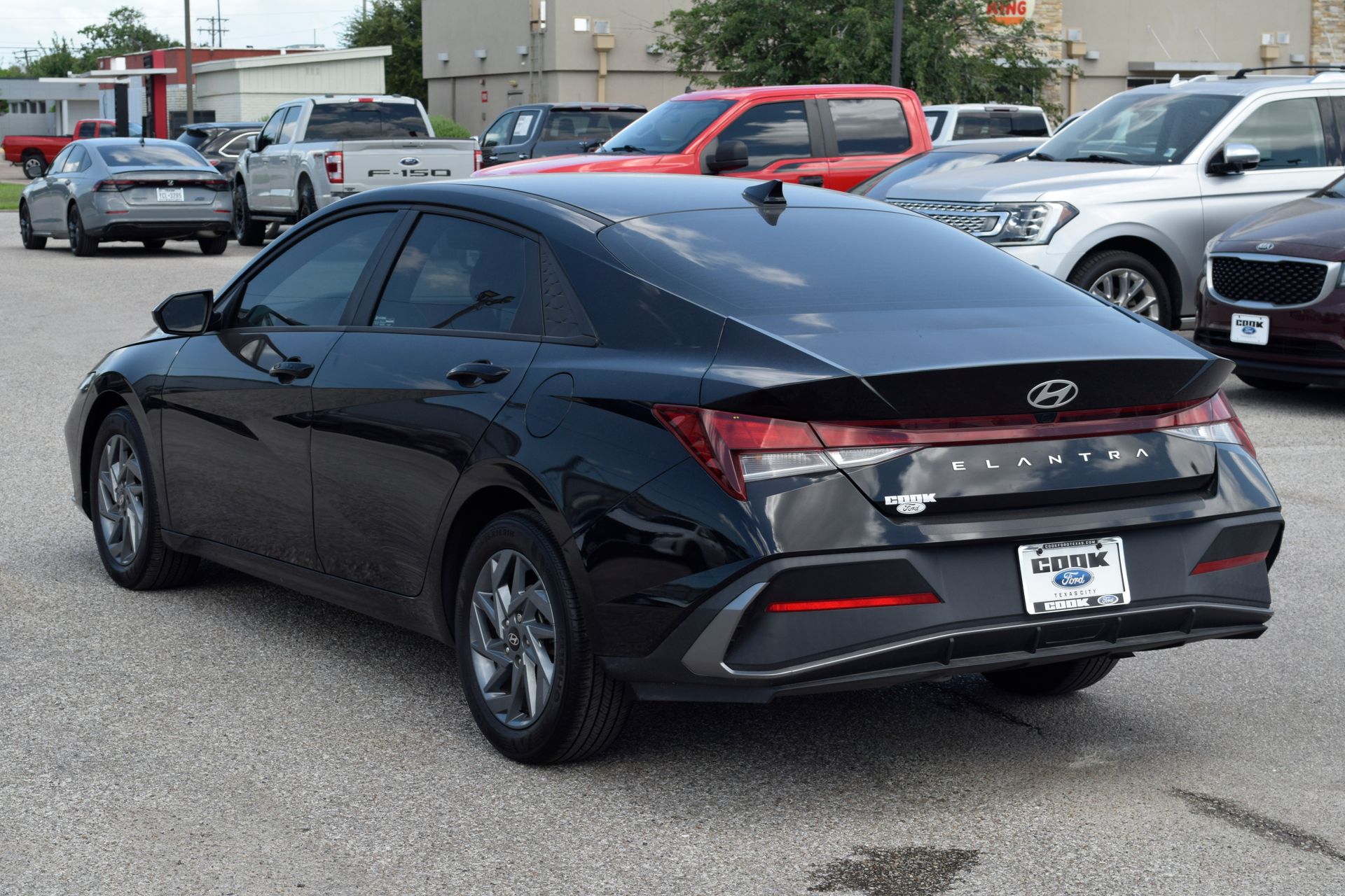 2024 Hyundai Elantra SEL Black at Community Honda