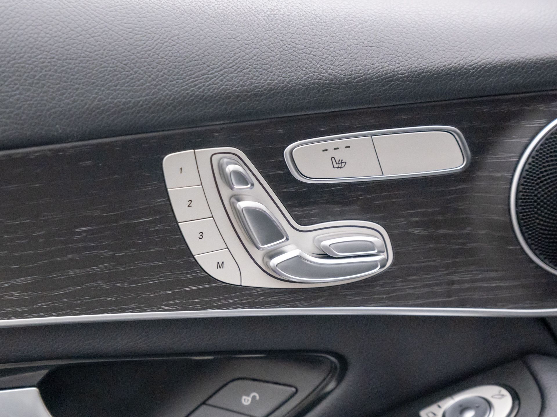 2021 Mercedes-Benz GLC GLC 300 photo
