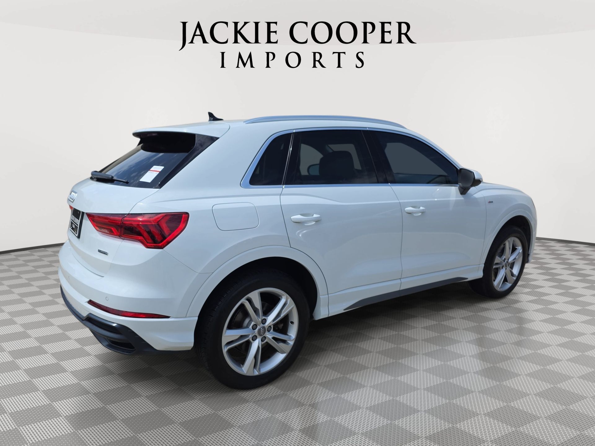 View vehicle photo 5