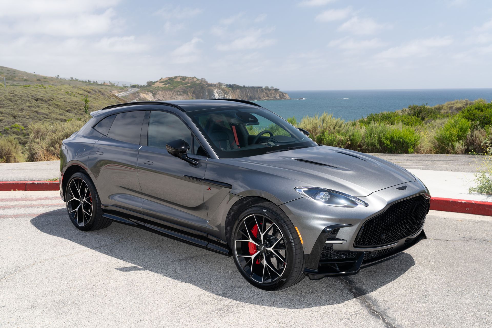 2026 Aston Martin DBX 4.0 V8 S AWD's photo