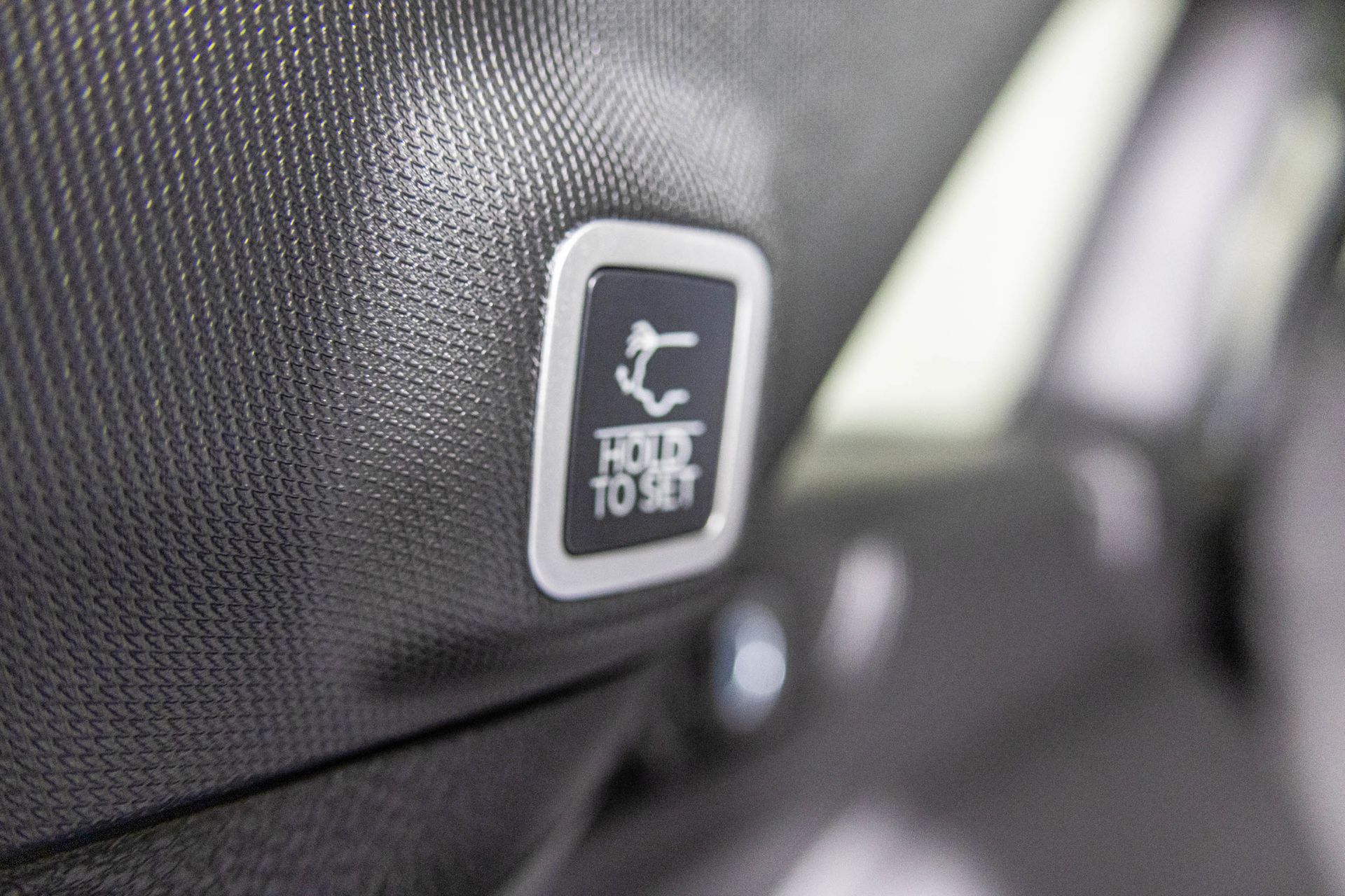 2025 JEEP GRAND CHEROKEE - Image 39