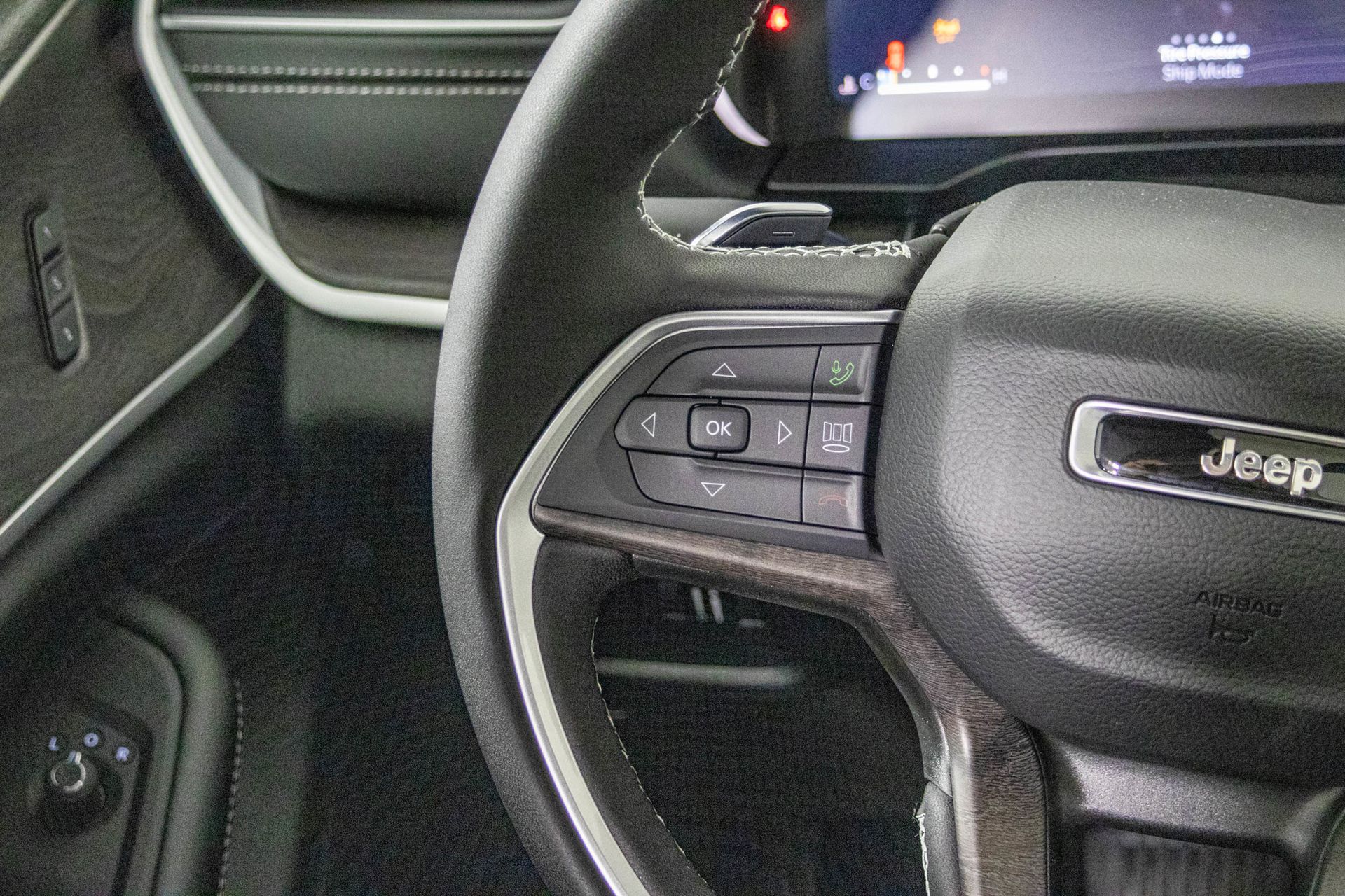 2025 JEEP GRAND CHEROKEE - Image 31